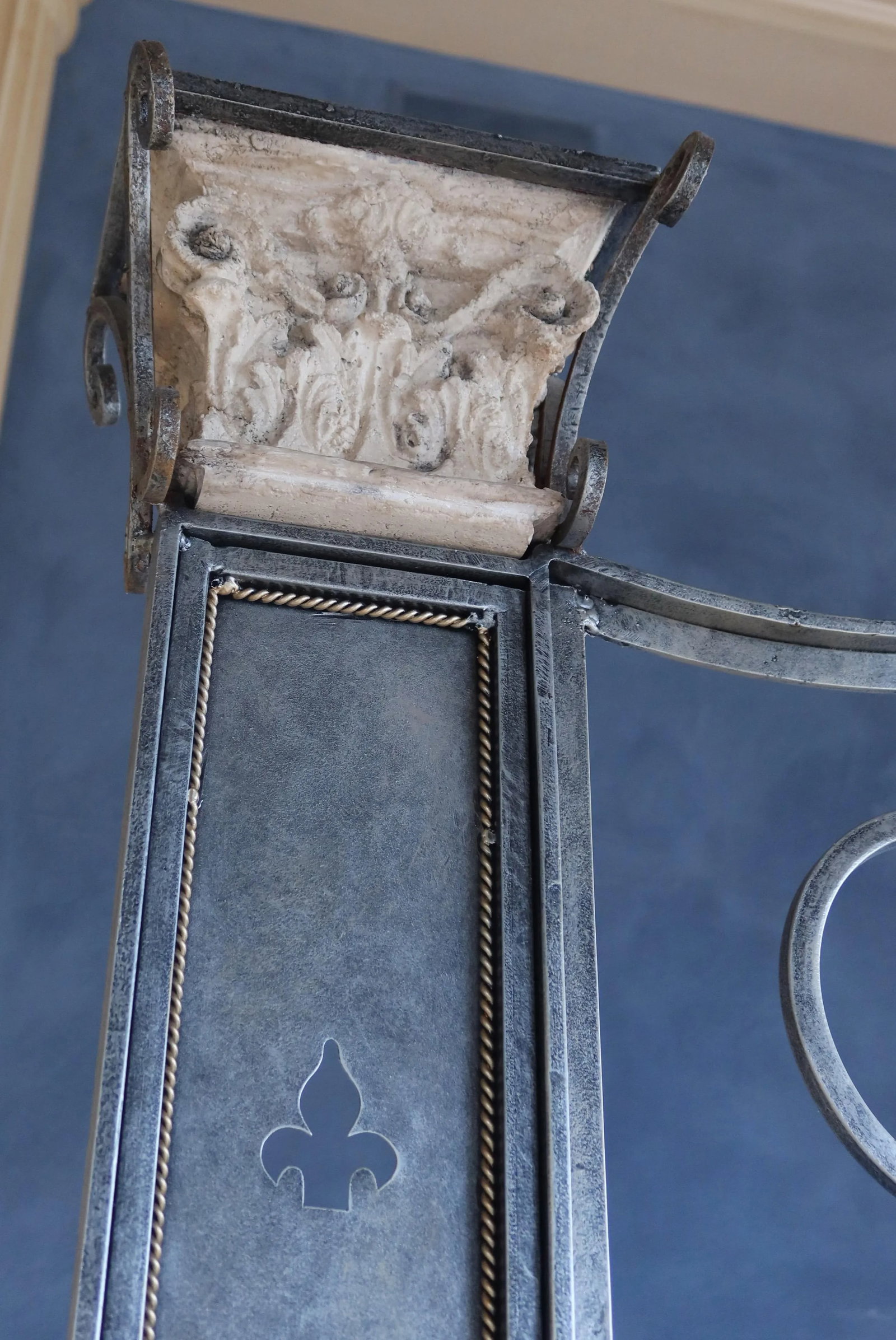 Large Wrought Iron Decorated Silver Wall Gate - 2