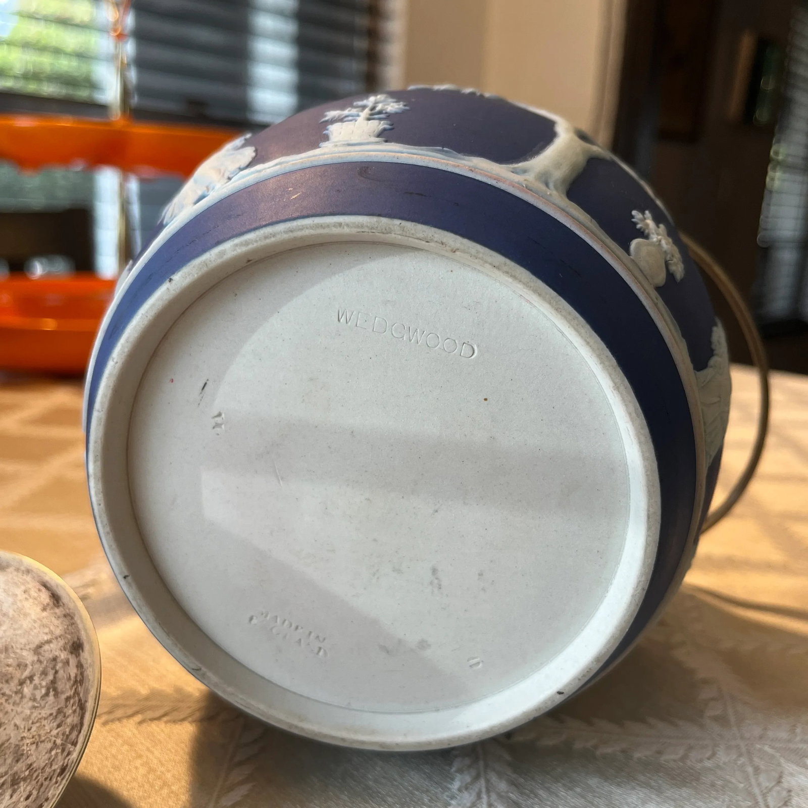 1940s Wedgwood Dark Blue Jasperware Biscuit Barrel - 11
