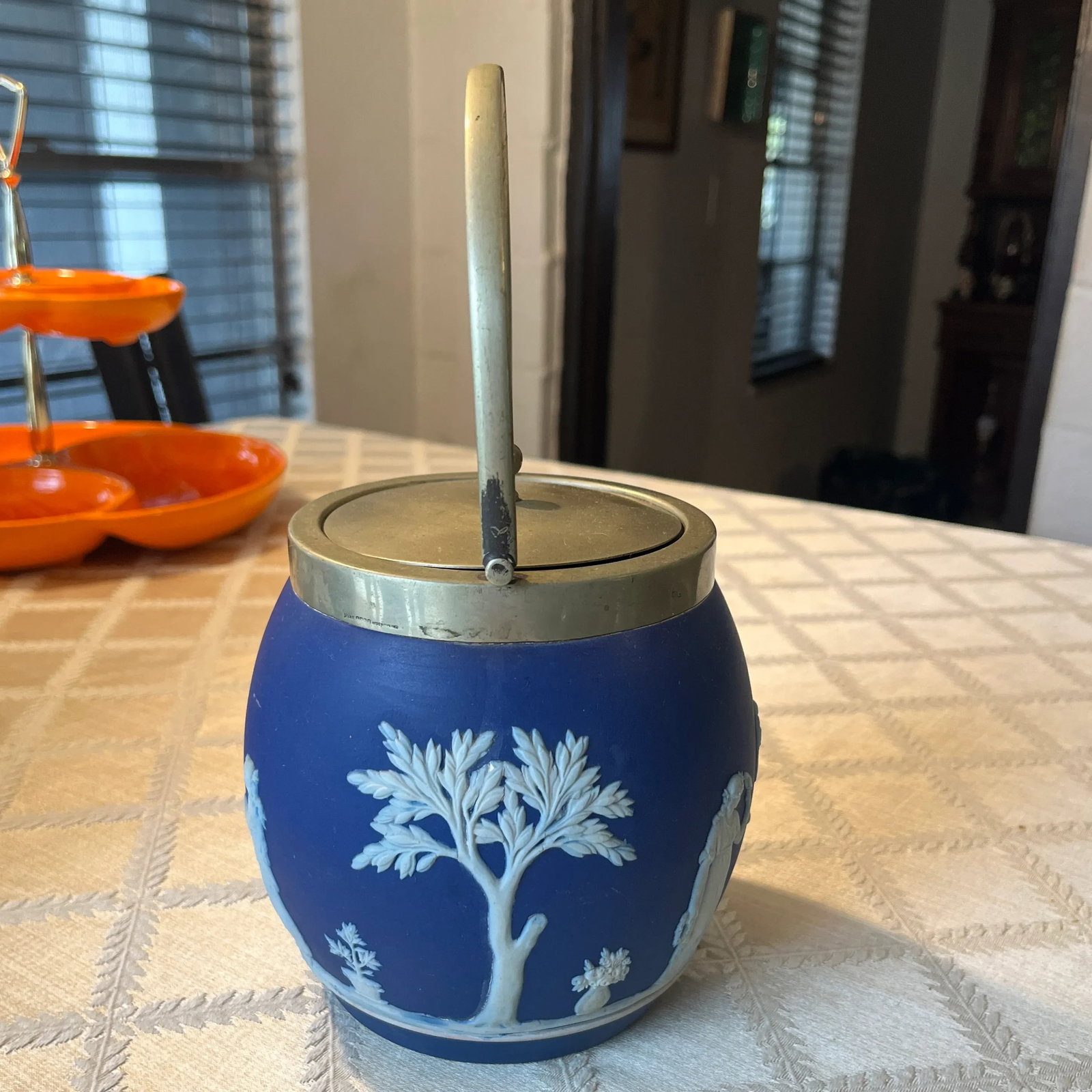 1940s Wedgwood Dark Blue Jasperware Biscuit Barrel - 4