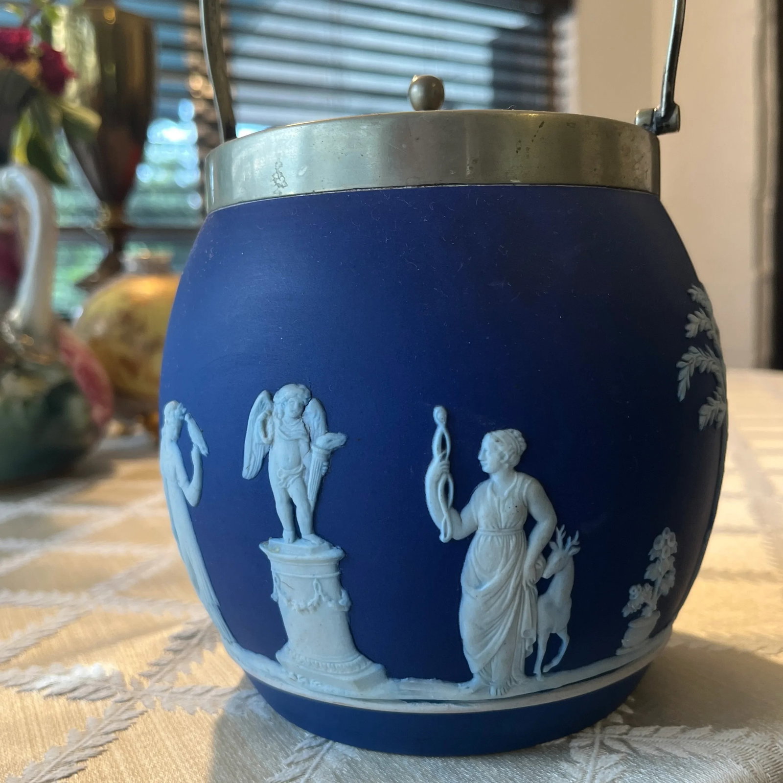 1940s Wedgwood Dark Blue Jasperware Biscuit Barrel - 5