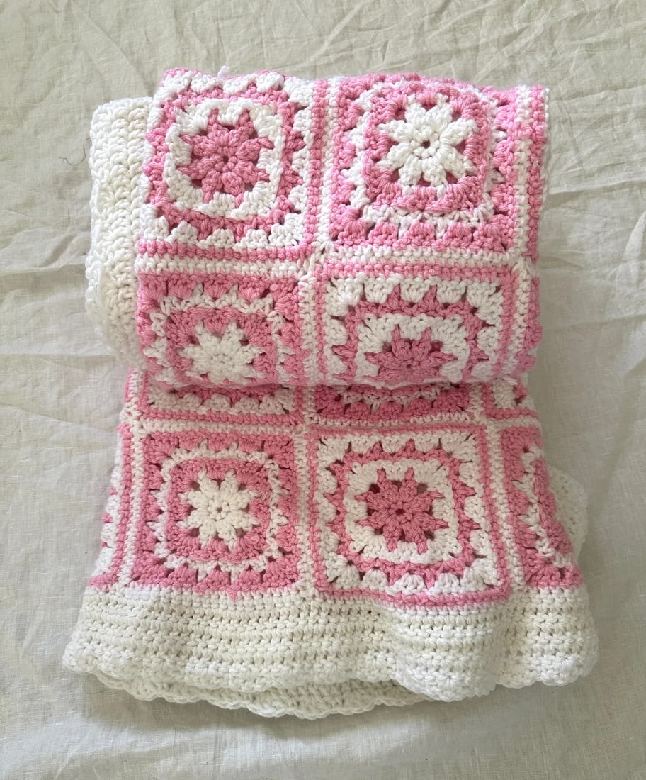 Vintage Pink & White Granny Square Crochet Throw - 2