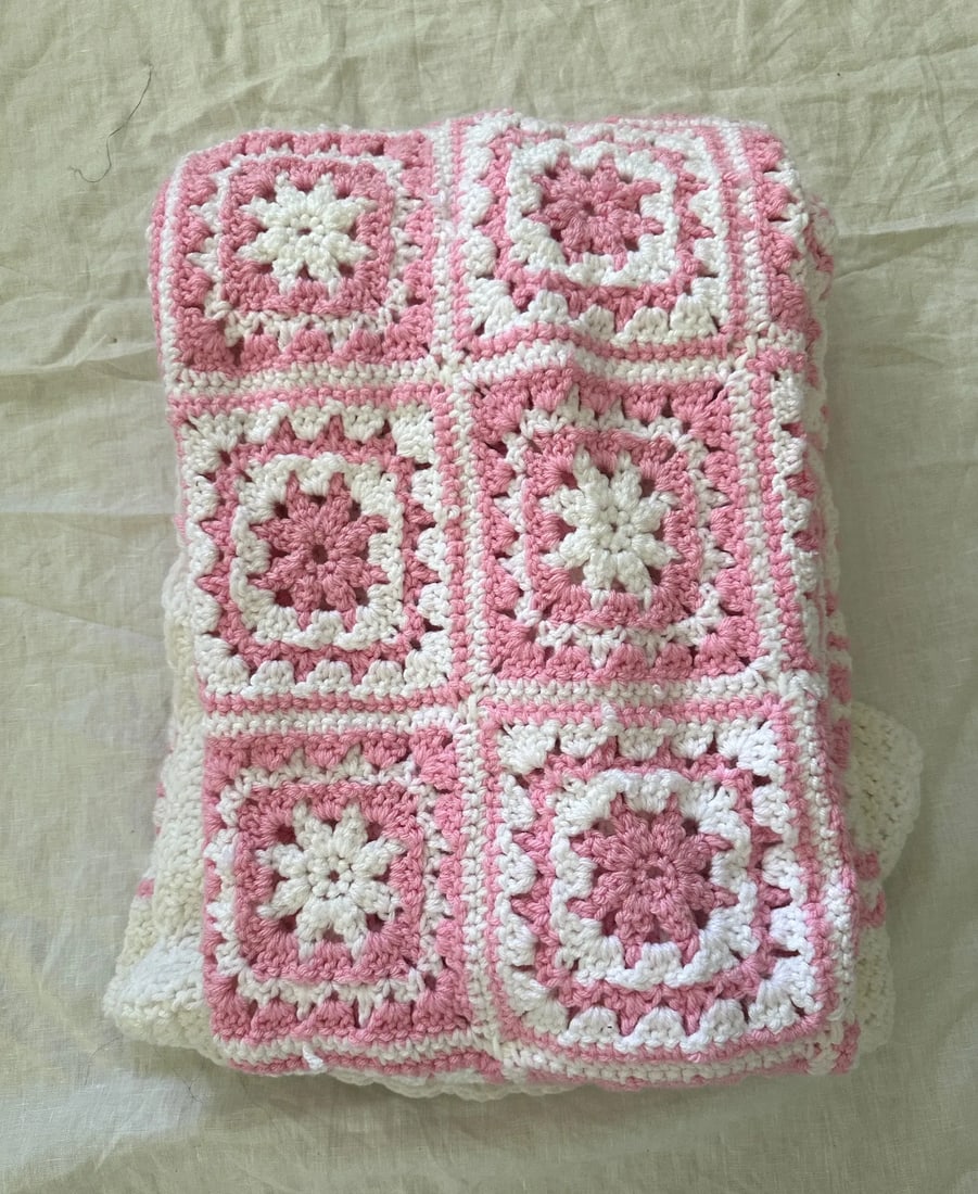 Vintage Pink & White Granny Square Crochet Throw - 3