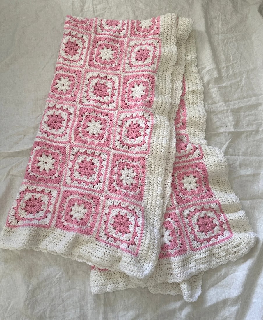 Vintage Pink & White Granny Square Crochet Throw - 4