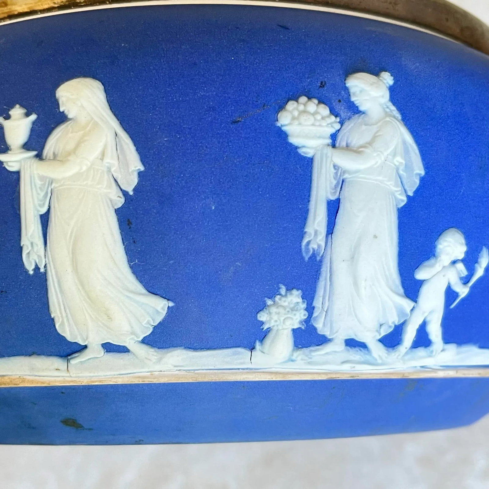 Late 19th Century Cream Color on Royal Blue Jasperware Serving Bowl by Wedgwood - 4