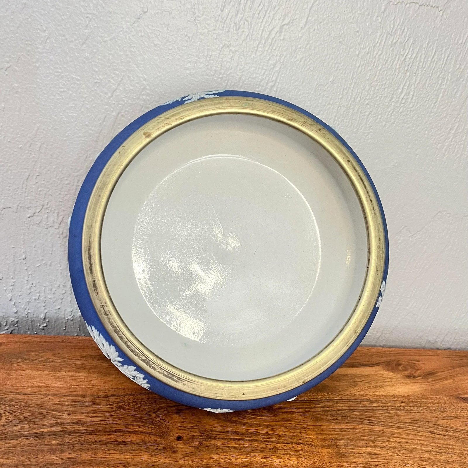 Late 19th Century Cream Color on Royal Blue Jasperware Serving Bowl by Wedgwood - 8
