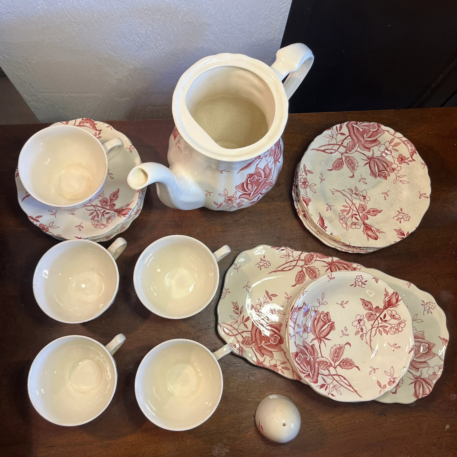 30 Piece Grouping of English Staffordshire Tudor Roses by J&g Meakin, Early 20th Century - 4