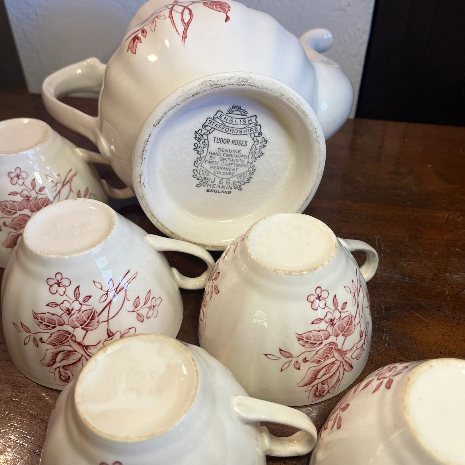 30 Piece Grouping of English Staffordshire Tudor Roses by J&g Meakin, Early 20th Century - 6