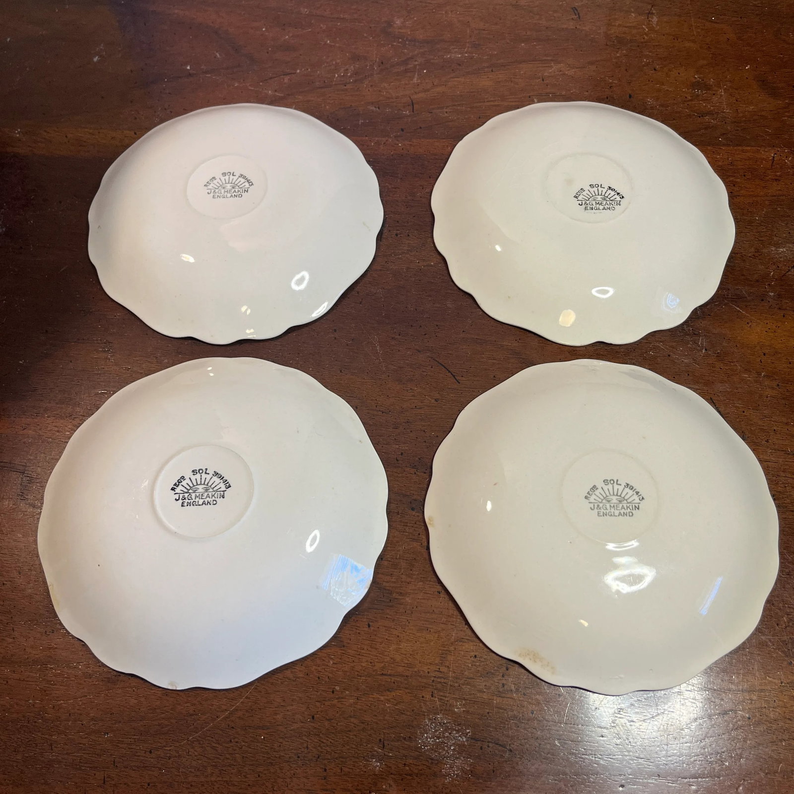 30 Piece Grouping of English Staffordshire Tudor Roses by J&g Meakin, Early 20th Century - 8