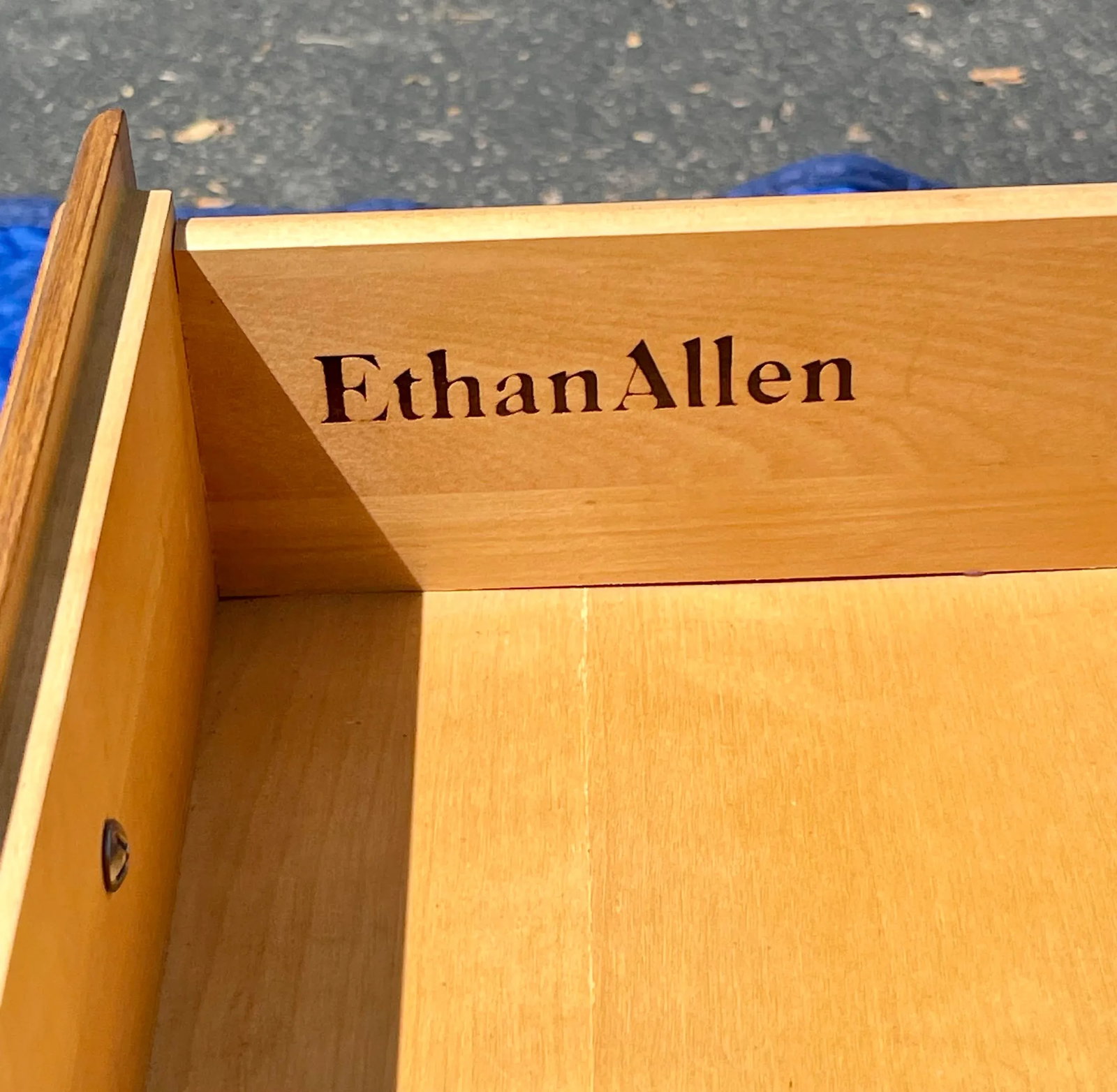 Ethan Allen Heirloom Nutmeg Maple Pembroke/Drop-Leaf End Table - 11