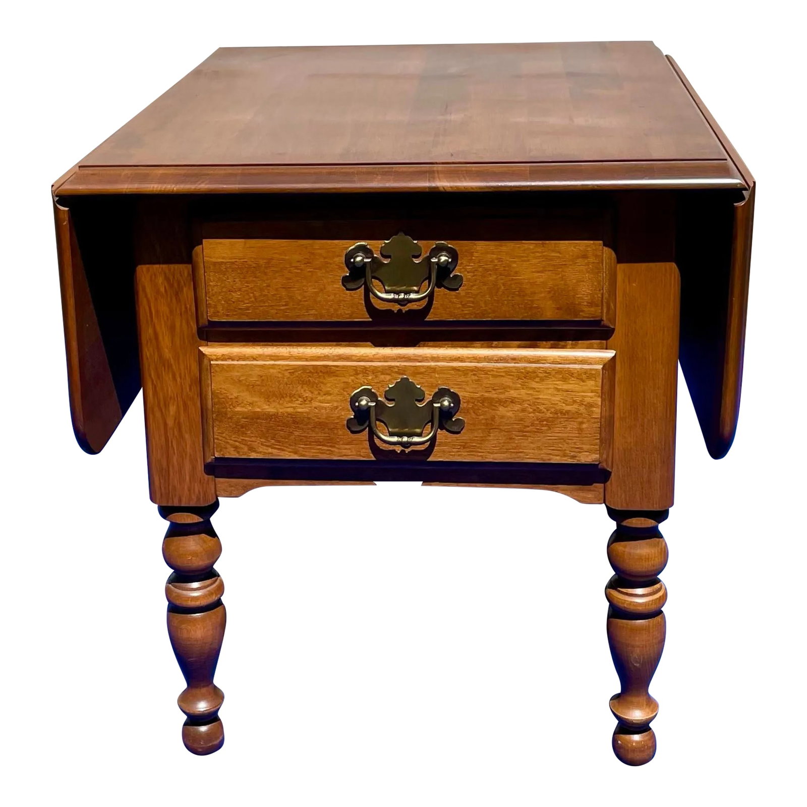 Ethan Allen Heirloom Nutmeg Maple Pembroke/Drop-Leaf End Table: Offered is a vintage Ethan Allen Heirloom Pembroke table in their nutmeg finish. The table is constructed of solid maple. Two drop leaves each add about an additional 8" to each side when raised. Ther