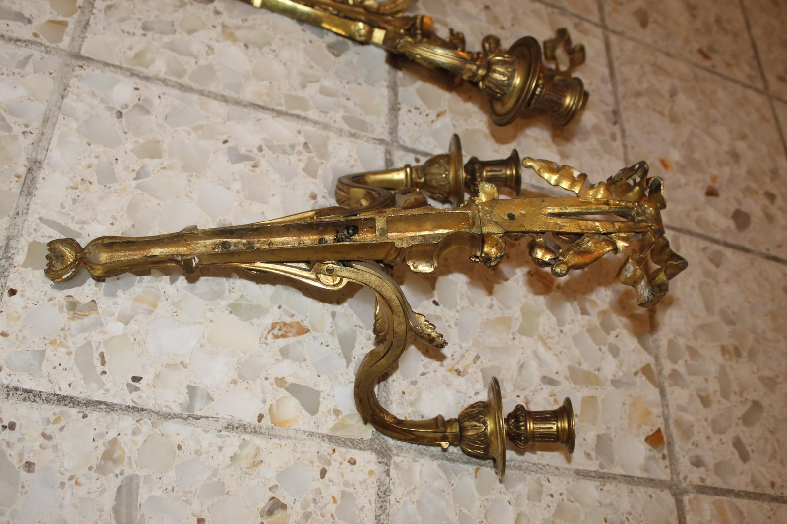 Louis XVI Sconces in Bronze Gilt - a Pair - 4