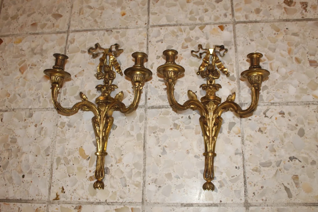 Louis XVI Sconces in Bronze Gilt - a Pair - 9