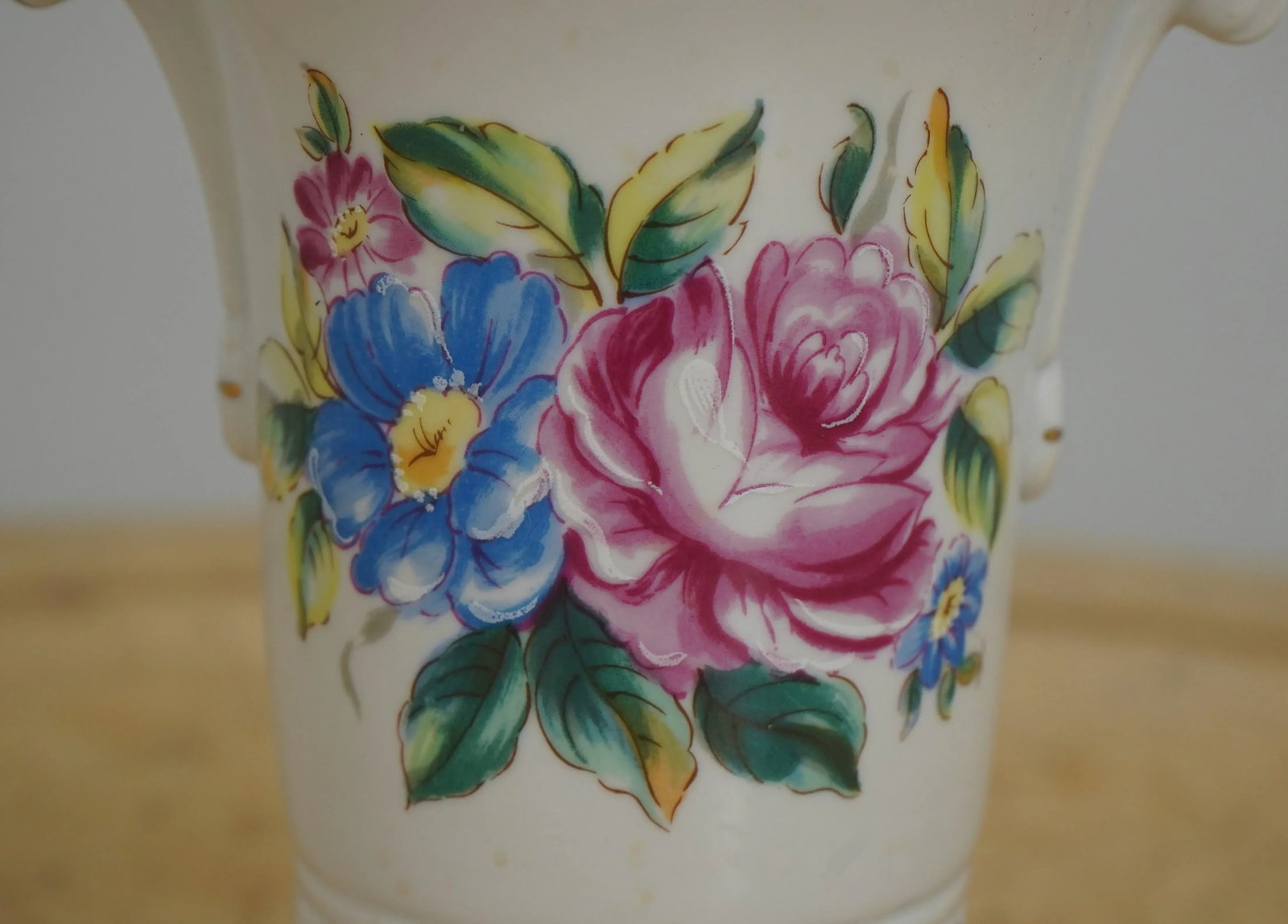 Ethan Allen Neoclassical Porcelain Urn Planter - 4