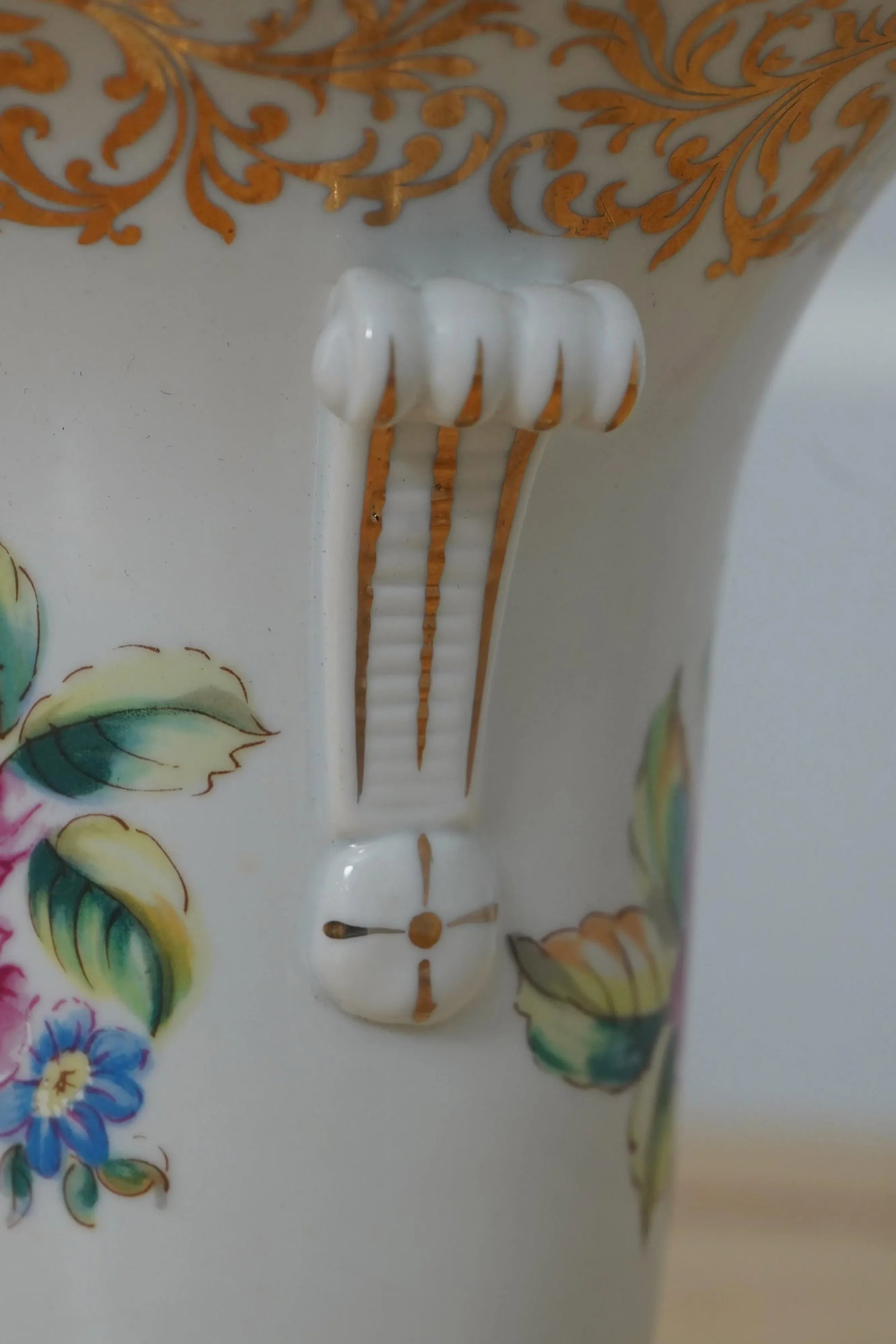 Ethan Allen Neoclassical Porcelain Urn Planter - 5
