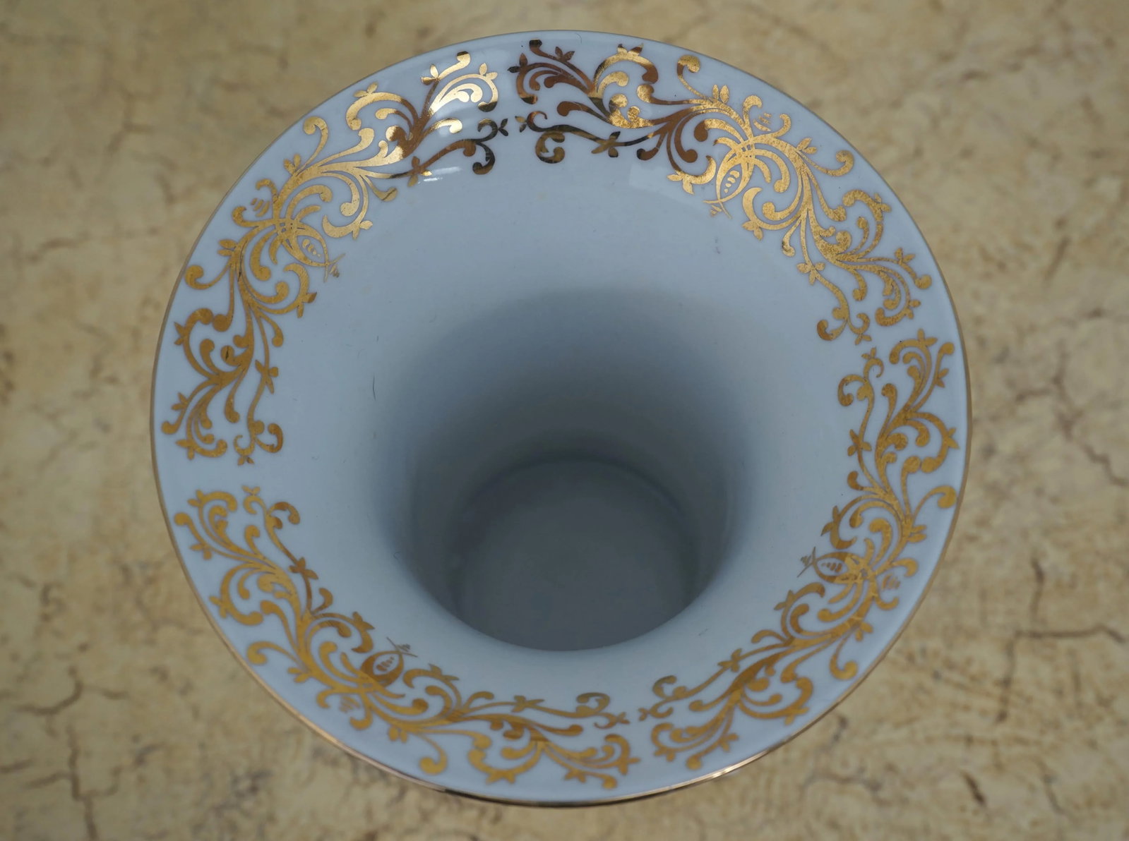 Ethan Allen Neoclassical Porcelain Urn Planter - 7