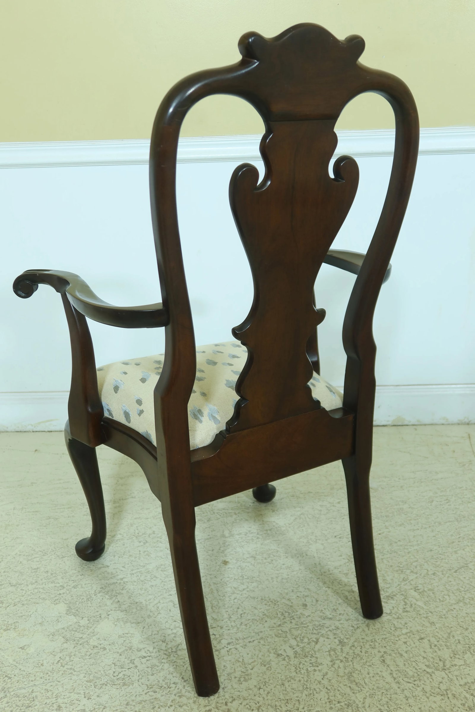 Pair of Stickley Philadelphia Queen Anne Dining Room Arm Chairs - 3
