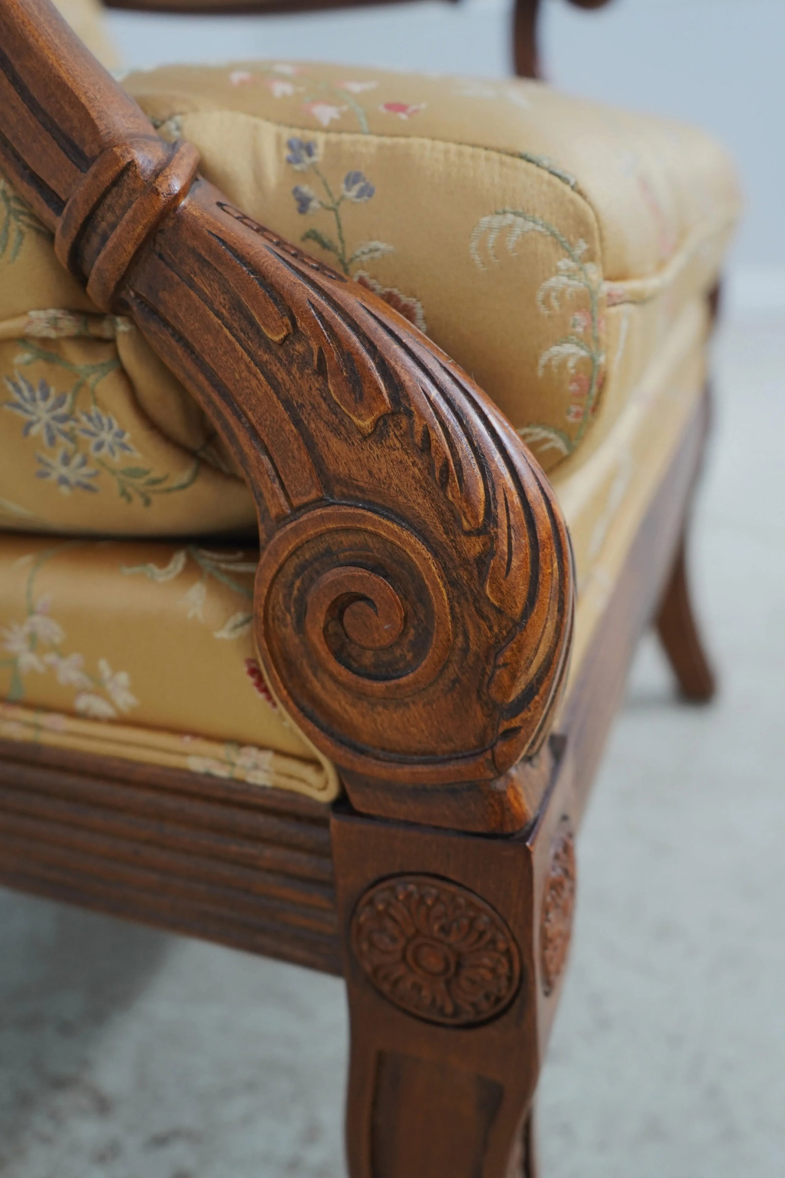 Pair Ethan Allen Regency Style Carved Bergere Chairs - 8