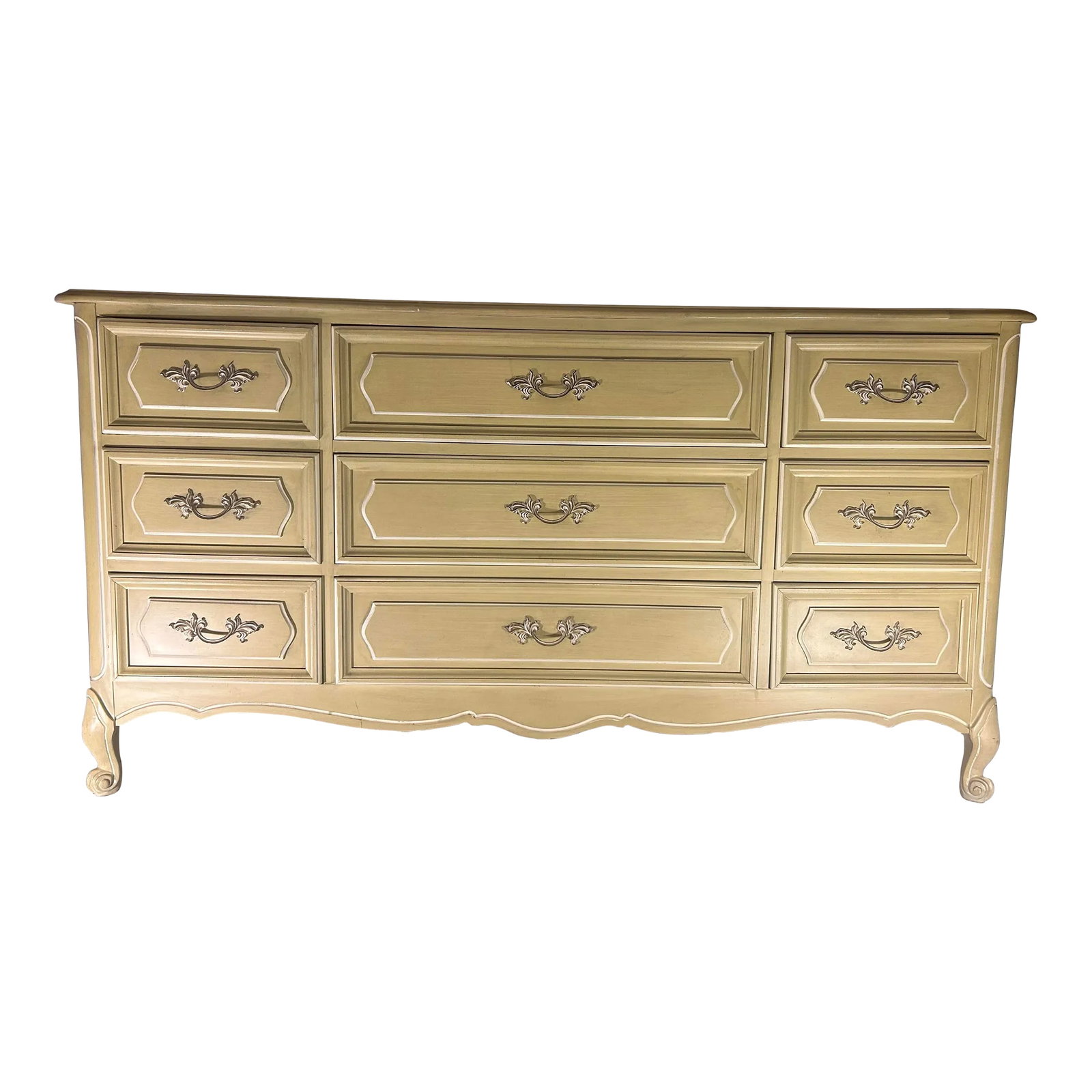 1970s Vintage Henry Link French Provincial Dresser: This is a high end quality dresser made by Henry Link Furniture Company. The dresser has its original green color in excellent condition. The dresser has an elegant look to it with the original hardwa