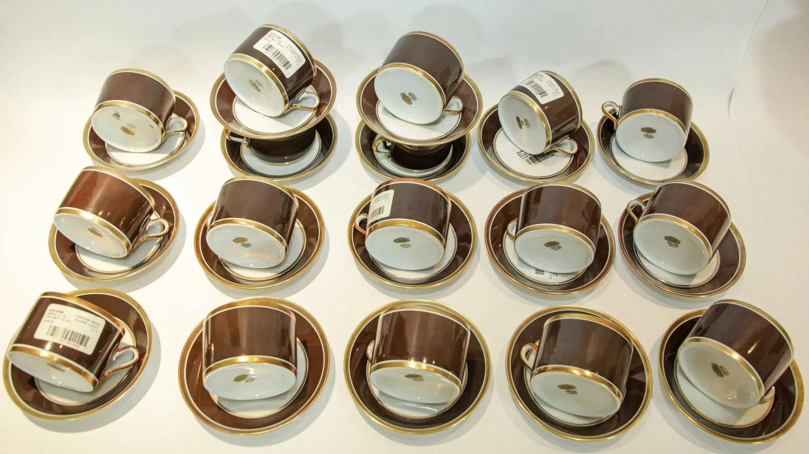 Richard Ginori Brown & Gold Trimmed Dinnerware Service of 93 Pieces - 11