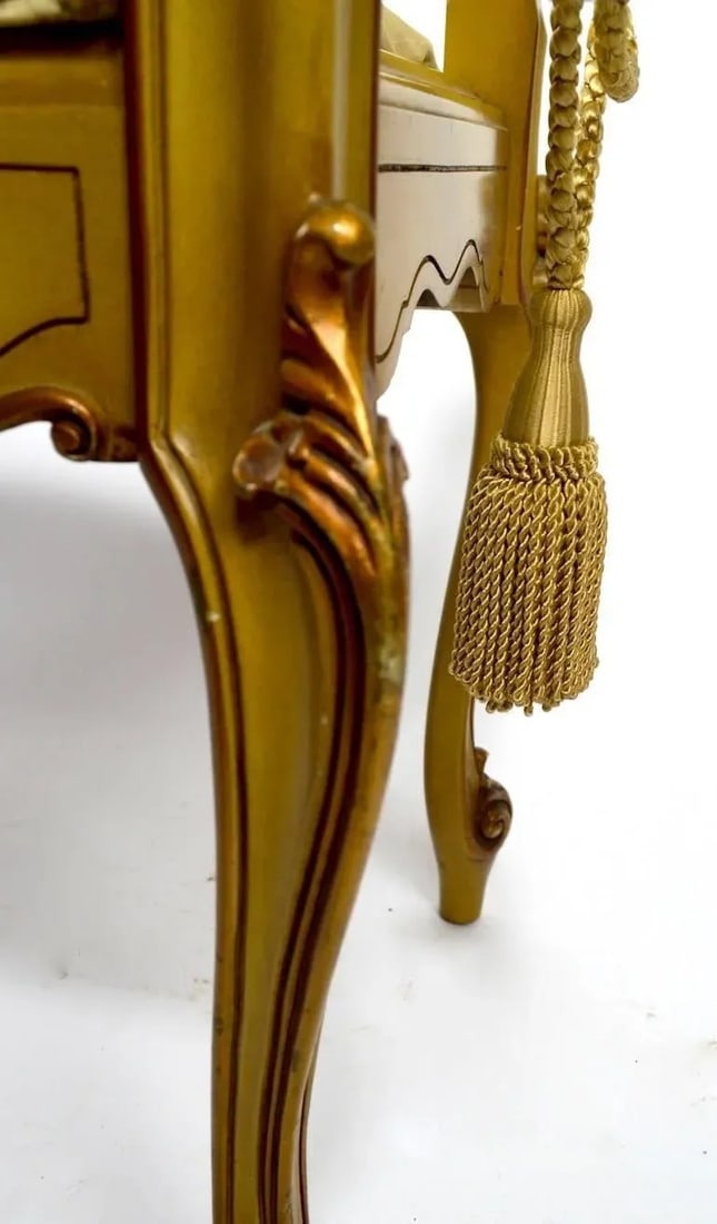 Romantic Vanity Bench in the French or Italian Style - 2