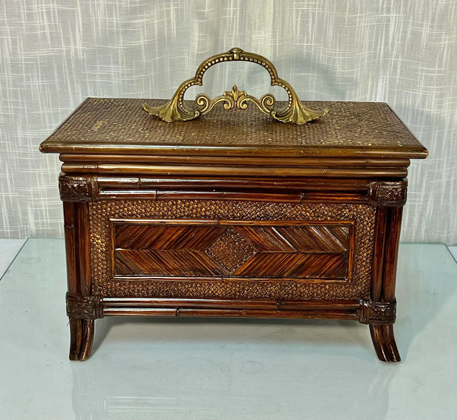 Vintage Large Faux Bamboo and Rattan Memory Keepsake Box With Decorative Brass Handle - 2