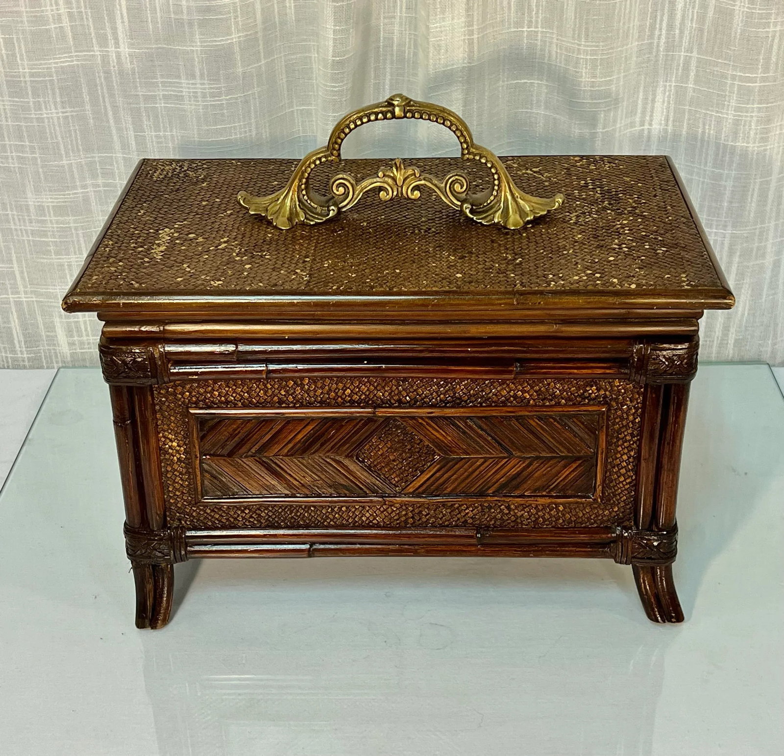 Vintage Large Faux Bamboo and Rattan Memory Keepsake Box With Decorative Brass Handle - 3