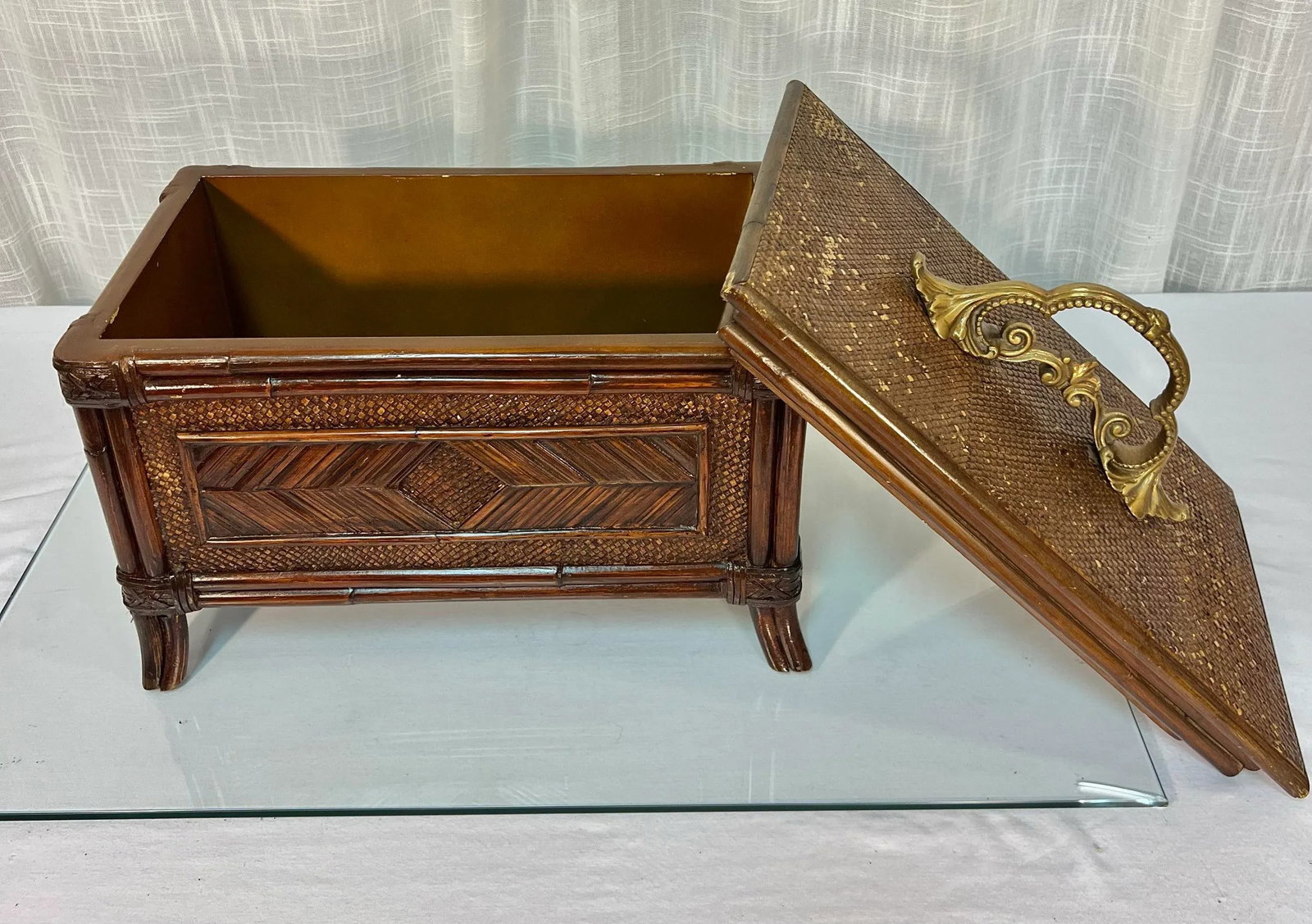 Vintage Large Faux Bamboo and Rattan Memory Keepsake Box With Decorative Brass Handle - 7