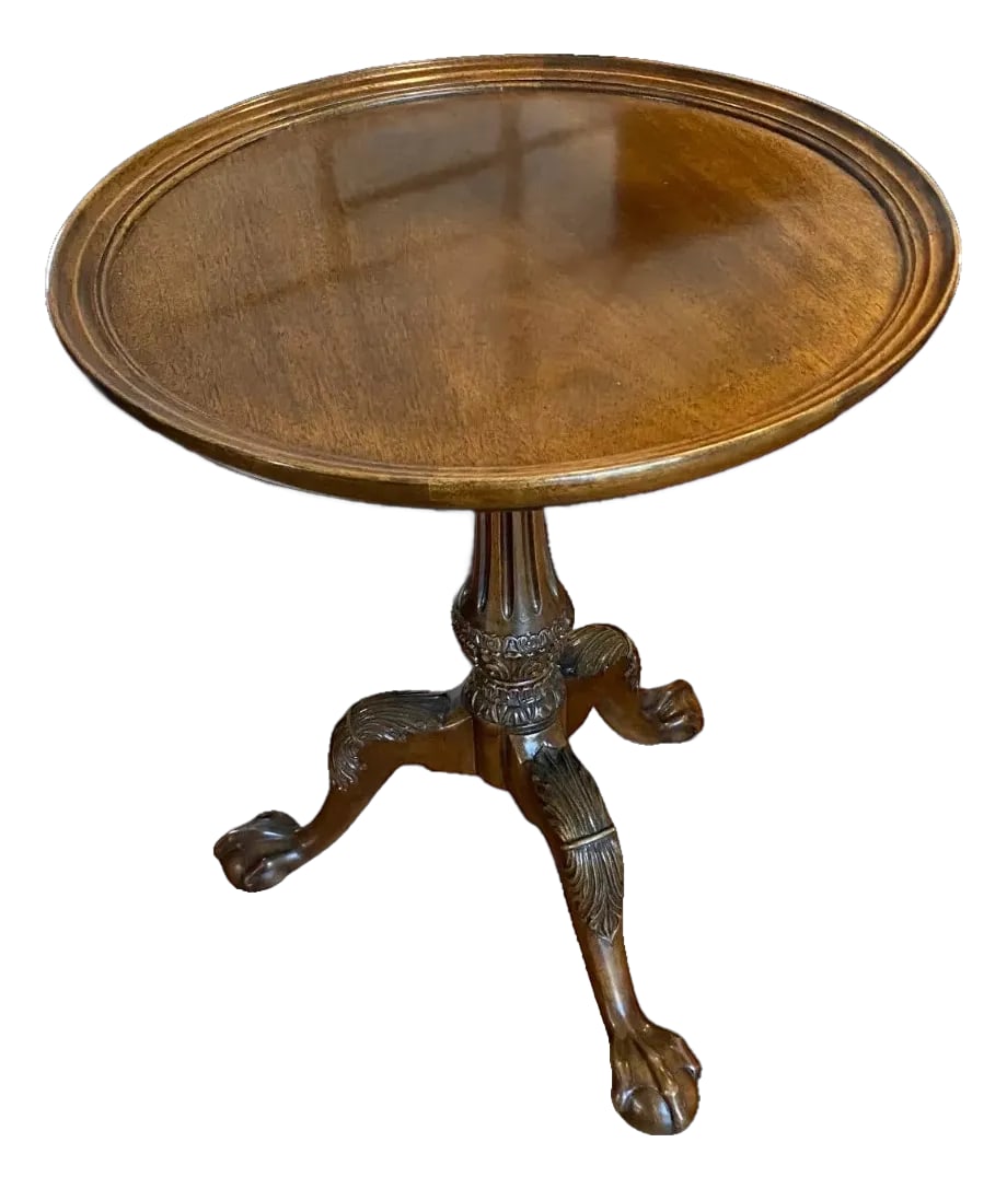 Henredon Vintage Mahogany George III Style Chippendale Round Side Table, Late 20th Century: Henredon Vintage Mahogany George III Style Chippendale Round Side Table - Late 20th Century Condition: Alterations: Original Condition Unaltered Imperfections: Some Imperfections Condition Notes: Stur