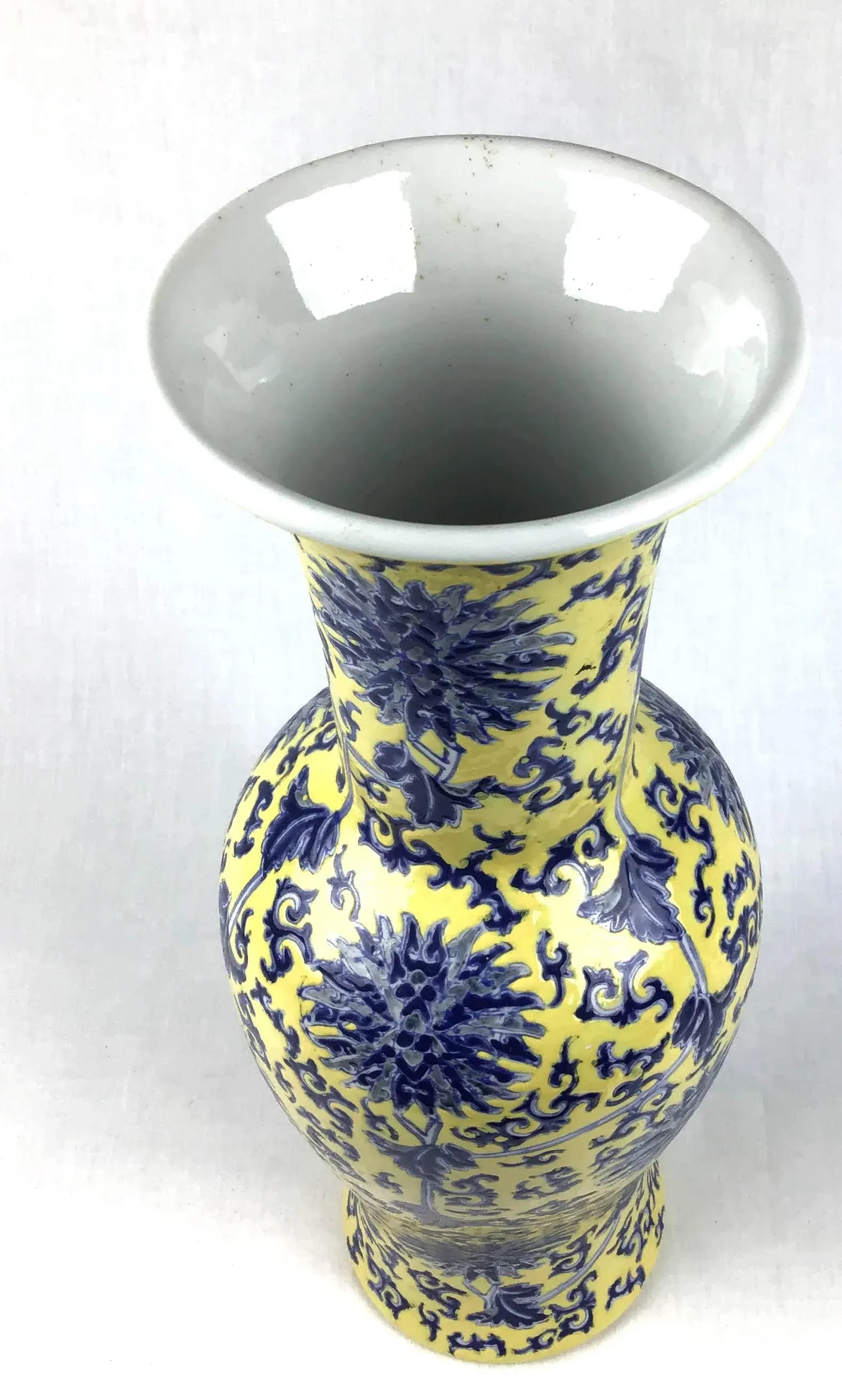 Vintage Chinese Porcelain Yellow & Blue Vase - 3