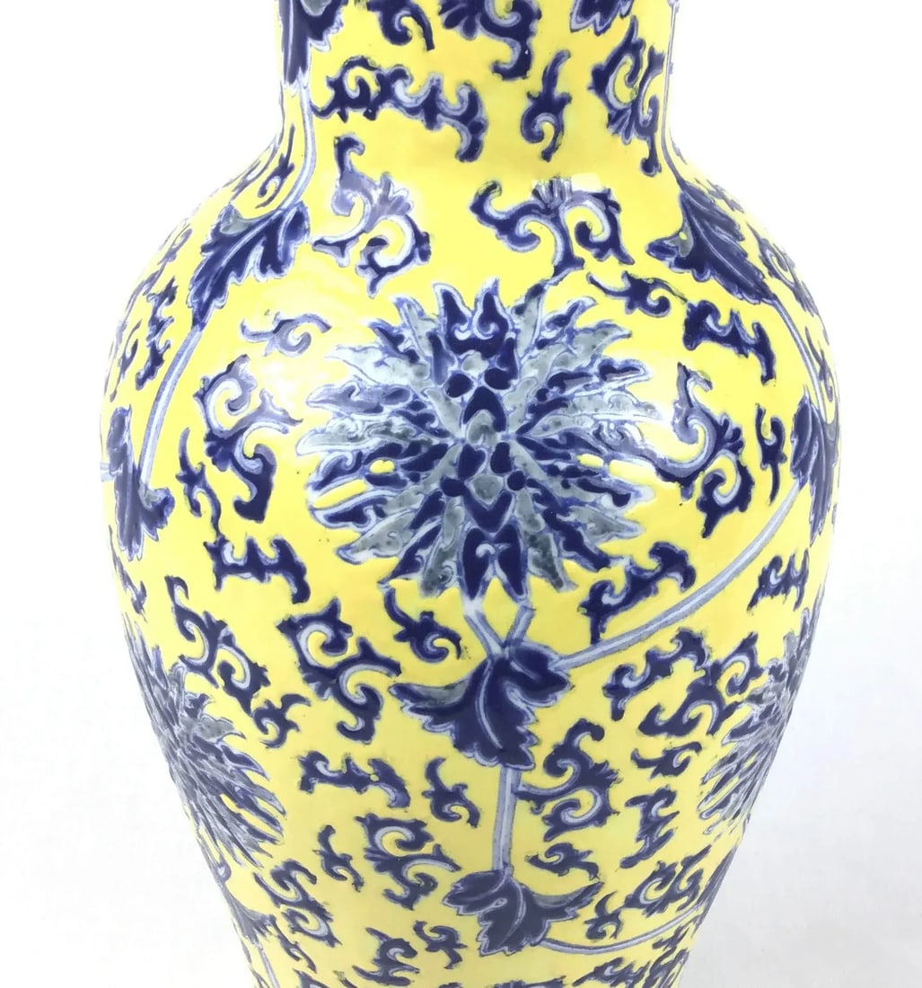 Vintage Chinese Porcelain Yellow & Blue Vase - 7