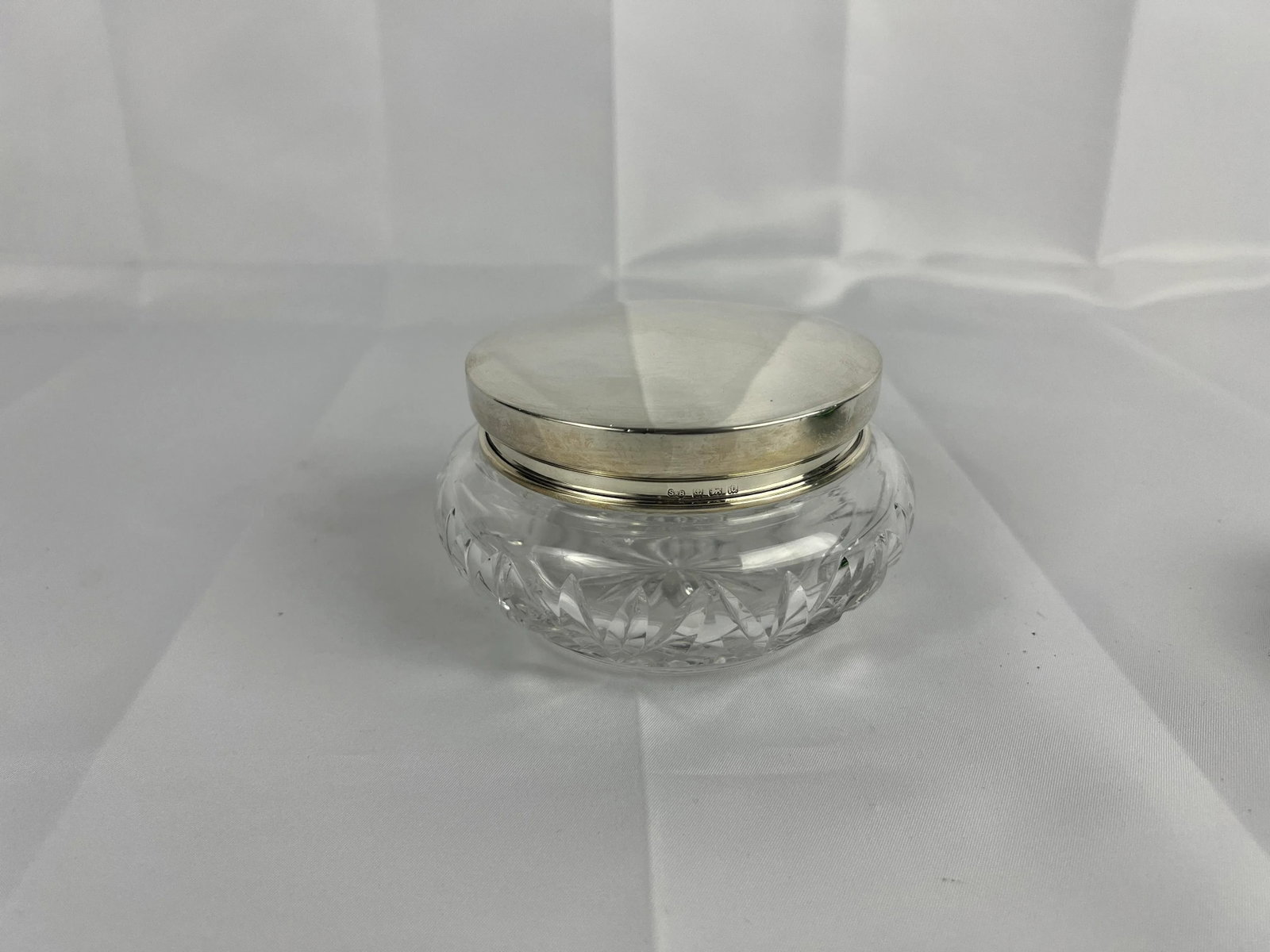 Synyer & Beddoes Sterling Silver & Cut Glass Vanity Jar Circa 1918 - 4