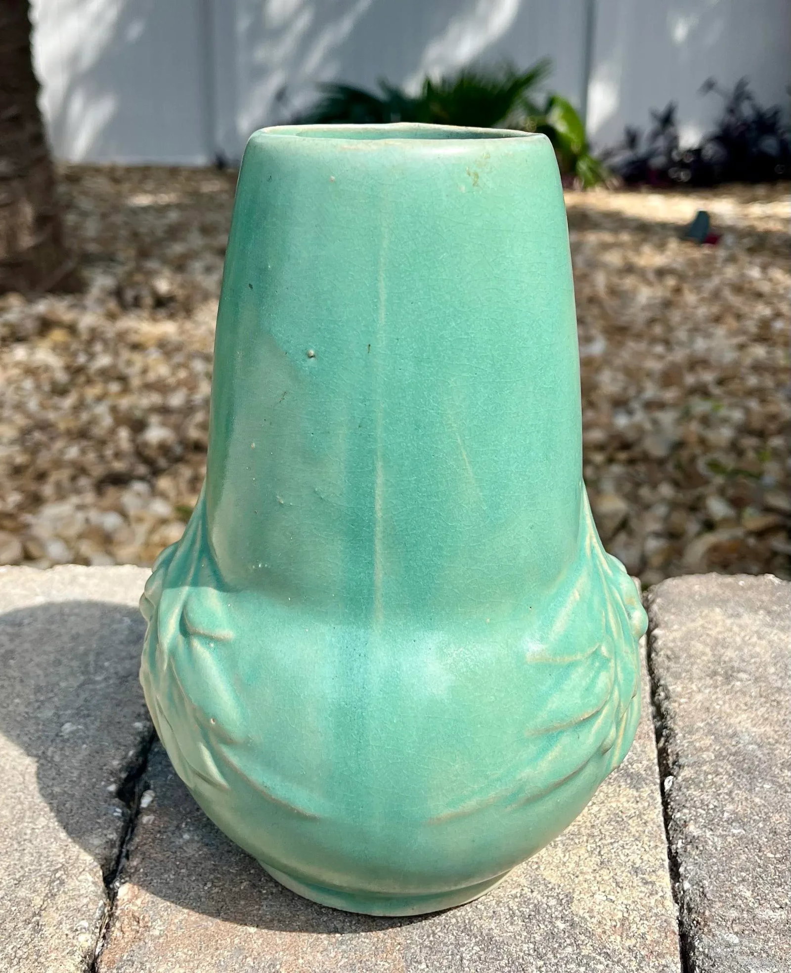 1930s McCoy Sage Green Leaves & Berries Art Pottery Vase - 7