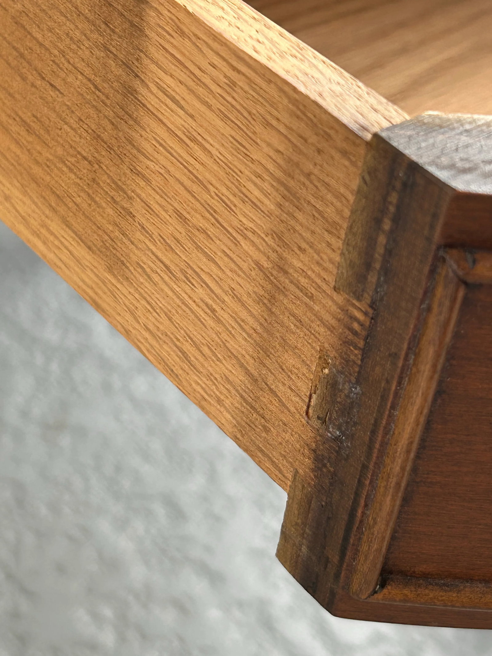 Hekman Round Side Table Solid Wood - 7