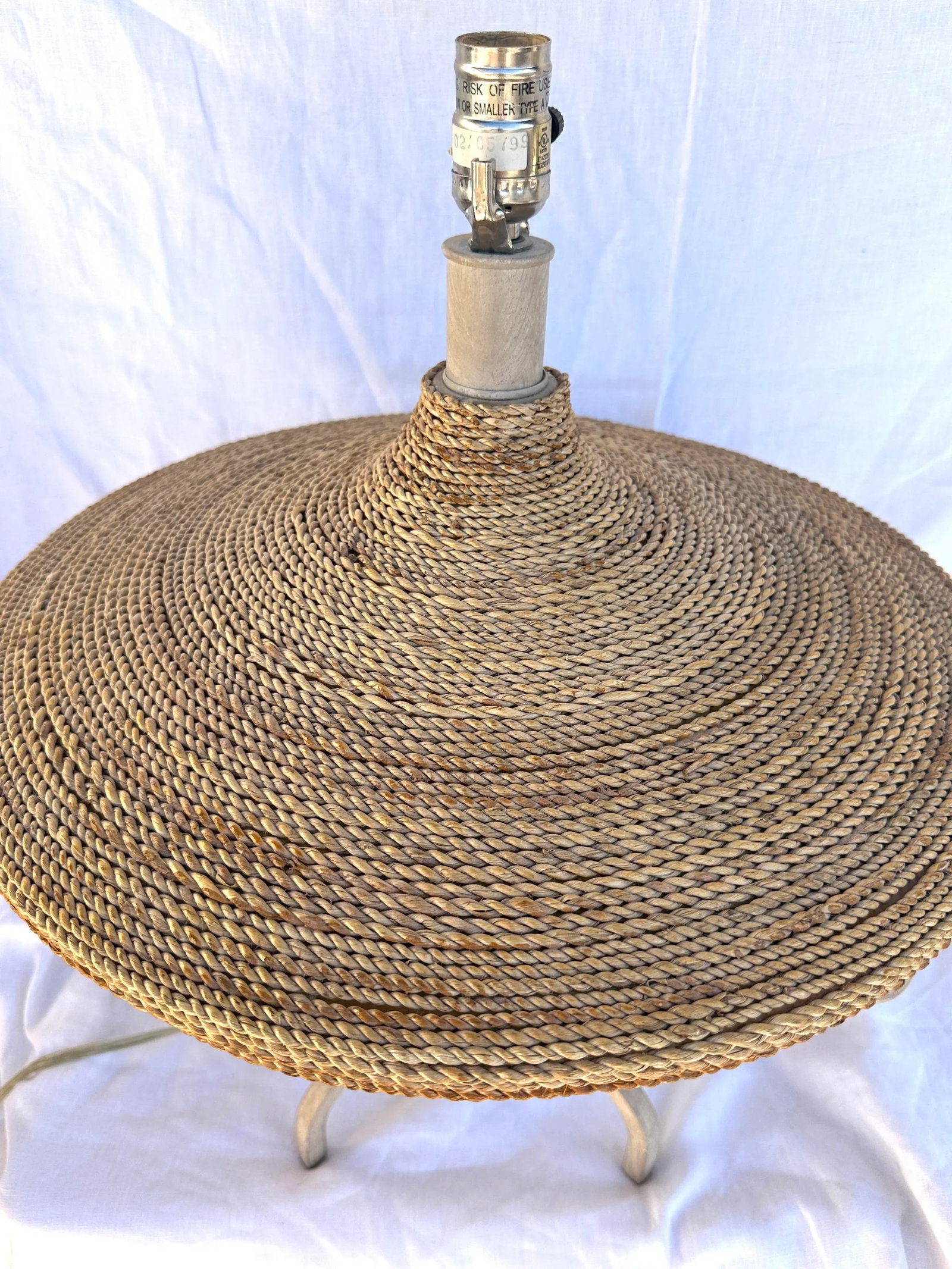Vintage 90's Twisted Raffia Table Lamp on Metal Stand - 2