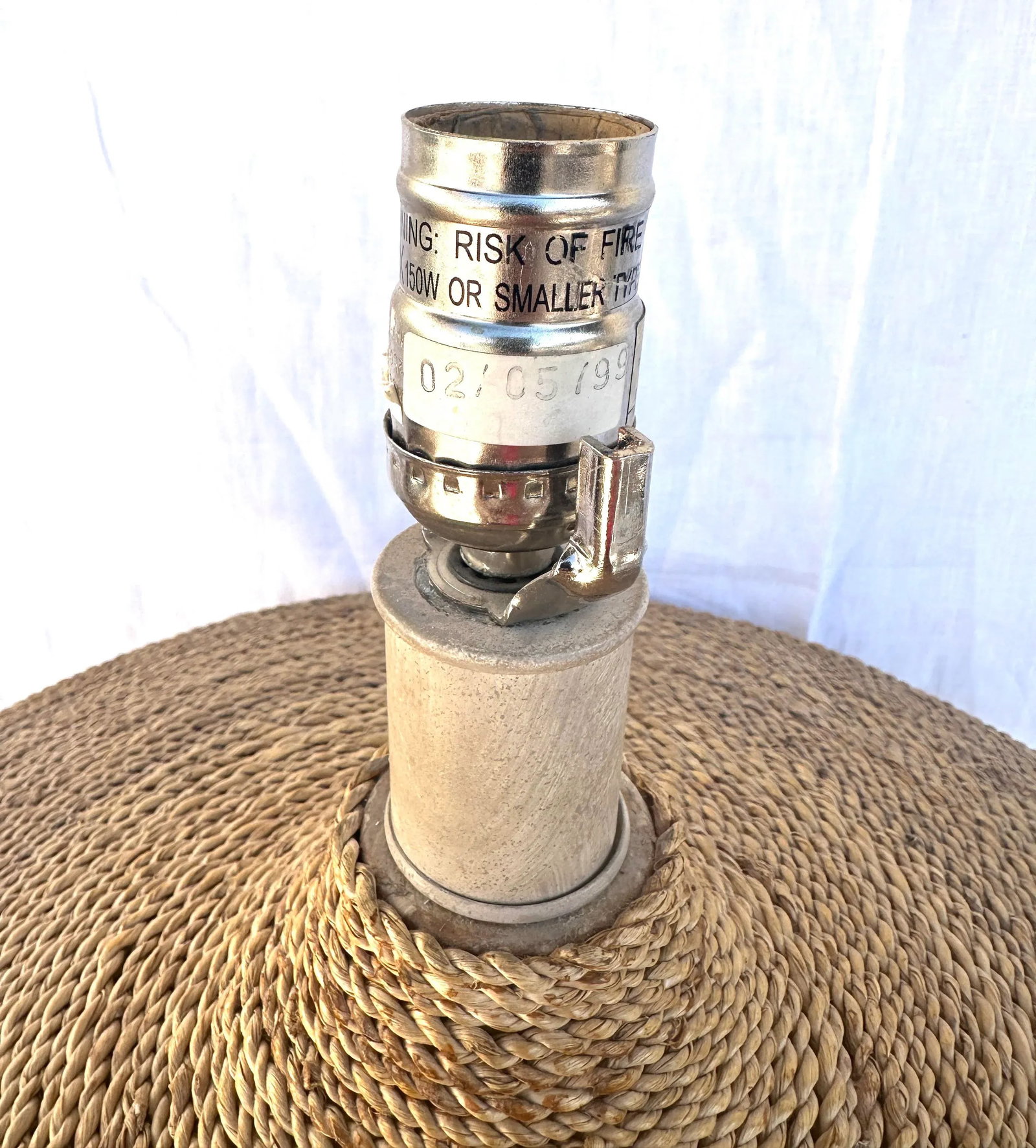 Vintage 90's Twisted Raffia Table Lamp on Metal Stand - 8