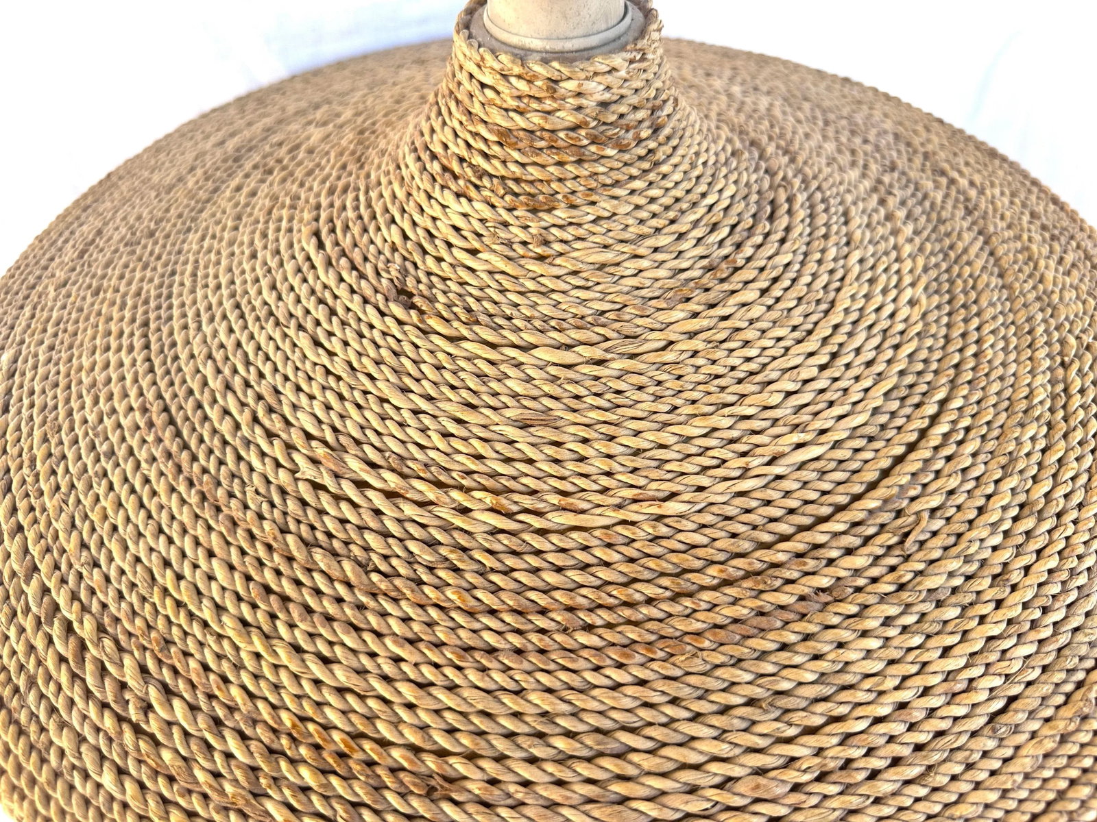 Vintage 90's Twisted Raffia Table Lamp on Metal Stand - 9