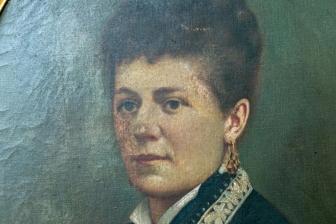 Beautiful Portrait of a Woman, 19th Century Oil on Canvas - 4