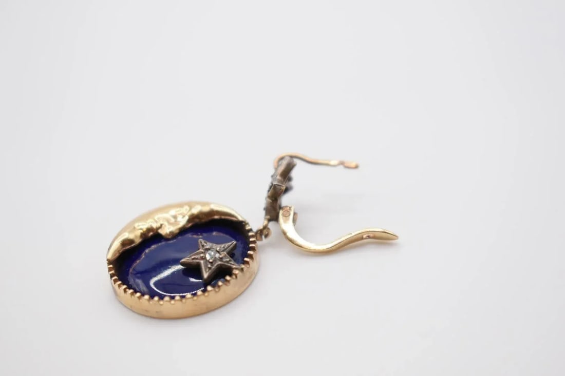 Early 20th Century Pair of Diamond, Sapphire and Enamel Crescent Moon Earrings - 4