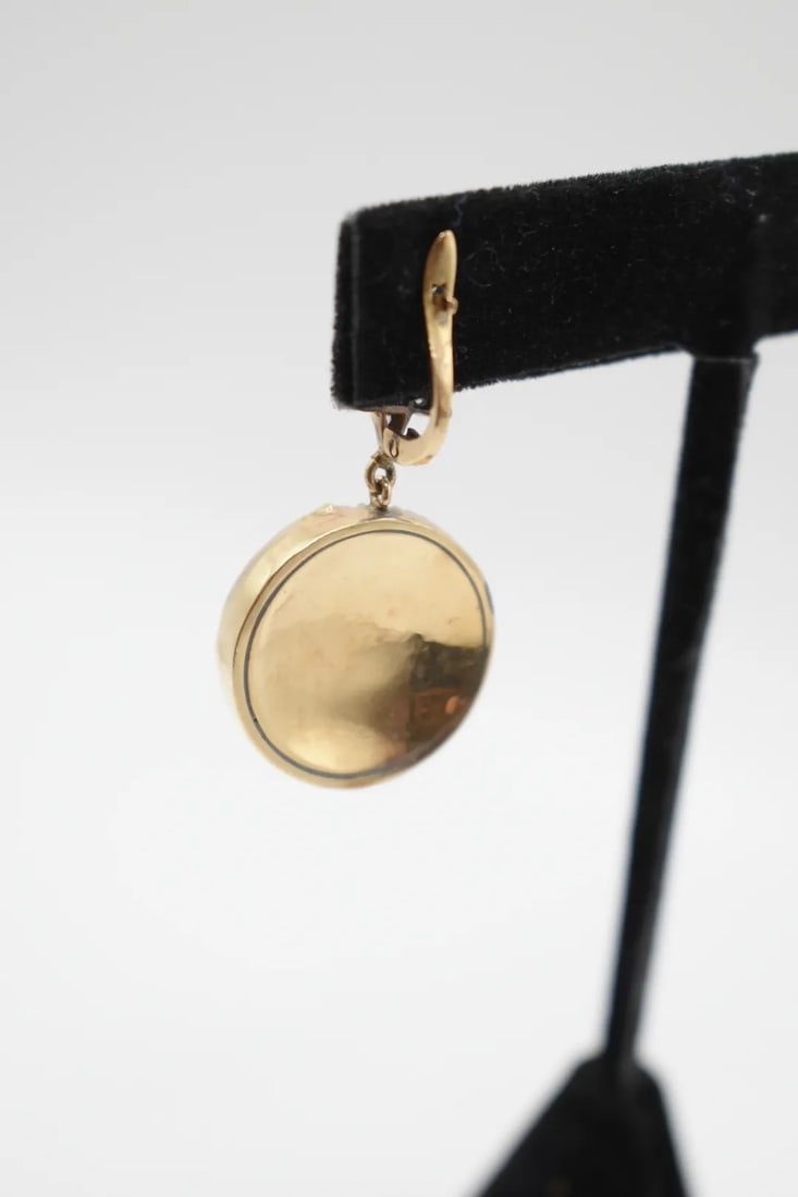 Early 20th Century Pair of Diamond, Sapphire and Enamel Crescent Moon Earrings - 8