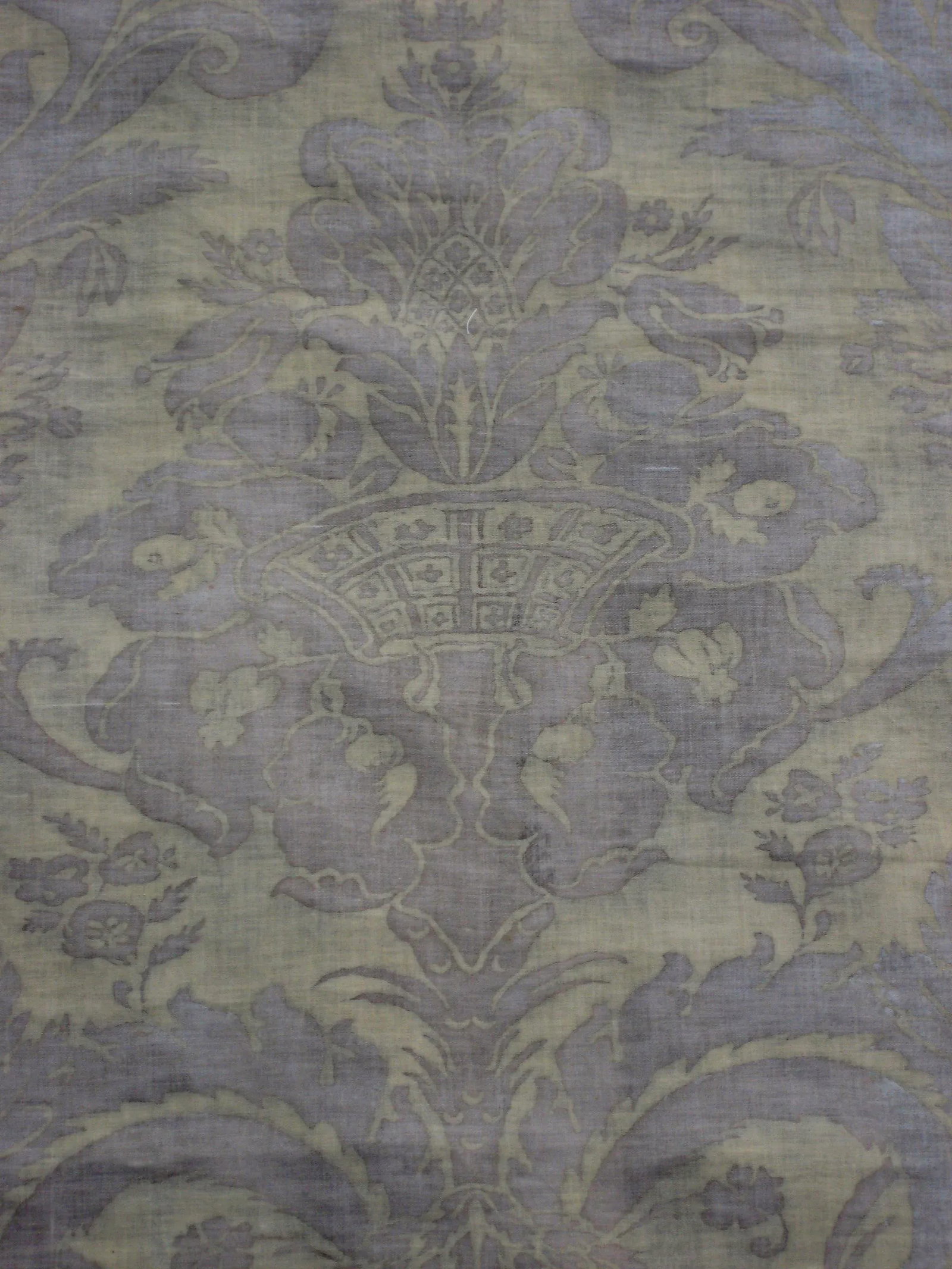 1930s Fortuny Large Lavender Textile - Panel: Splendor from Venise Fortuny a must in highend decor, a timeless element that always bring an outstanding elegant touch to a decor, this piece is a perfect example of this, we believe this piece is ci
