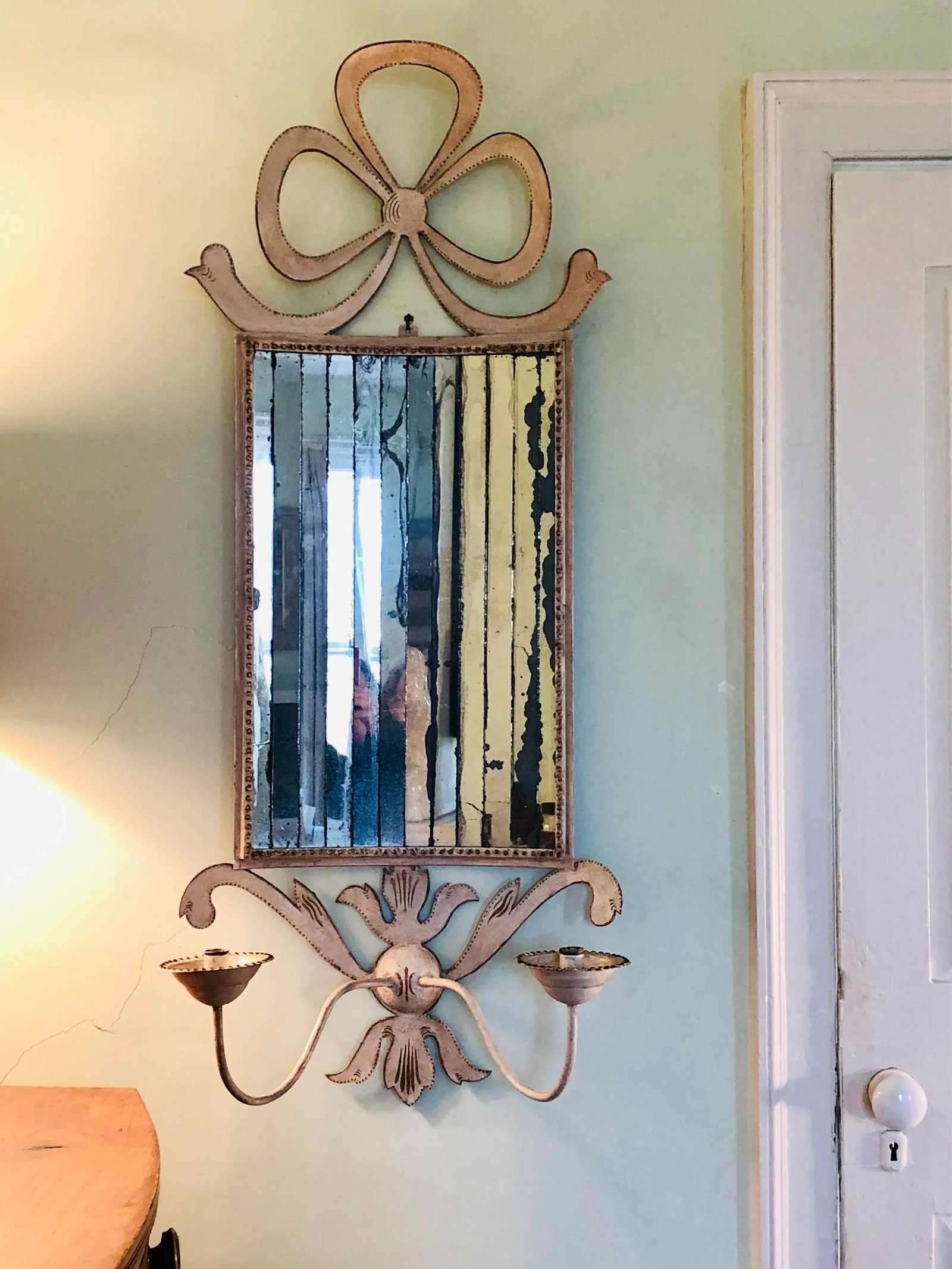 1960s White Painted Tole Decorative Mirror with Candle Sconces - 10