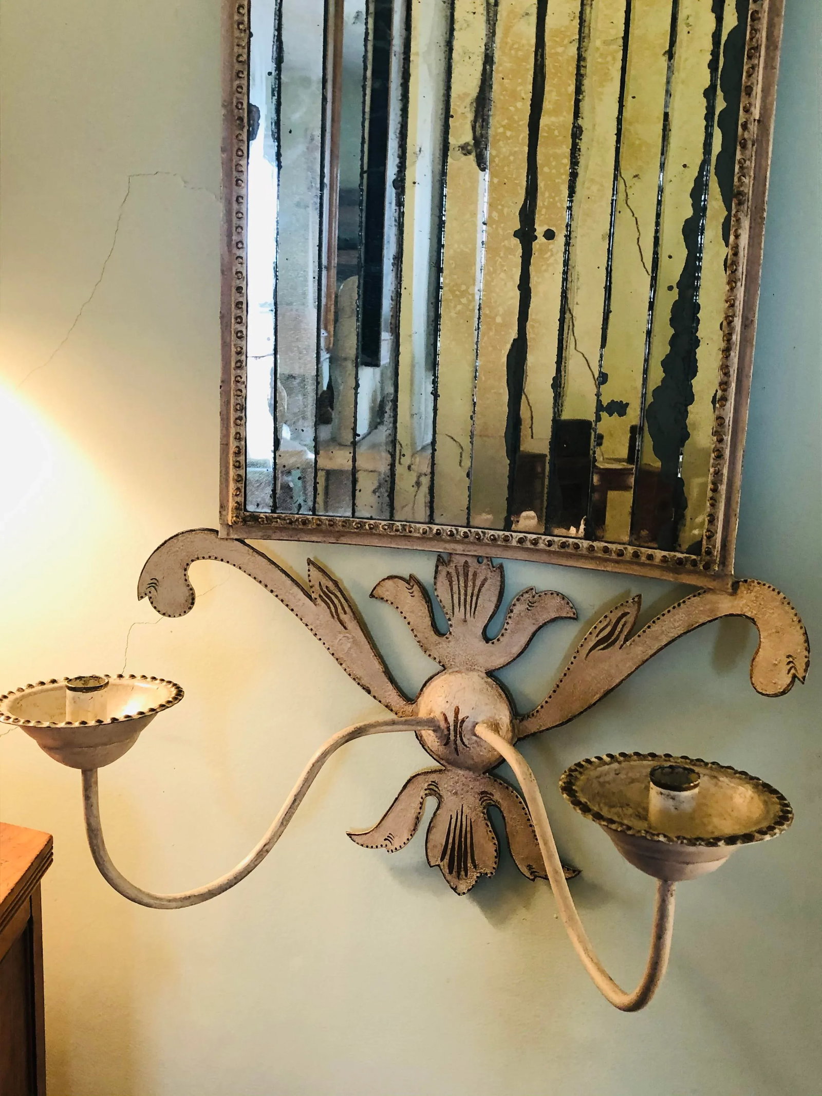 1960s White Painted Tole Decorative Mirror with Candle Sconces - 3