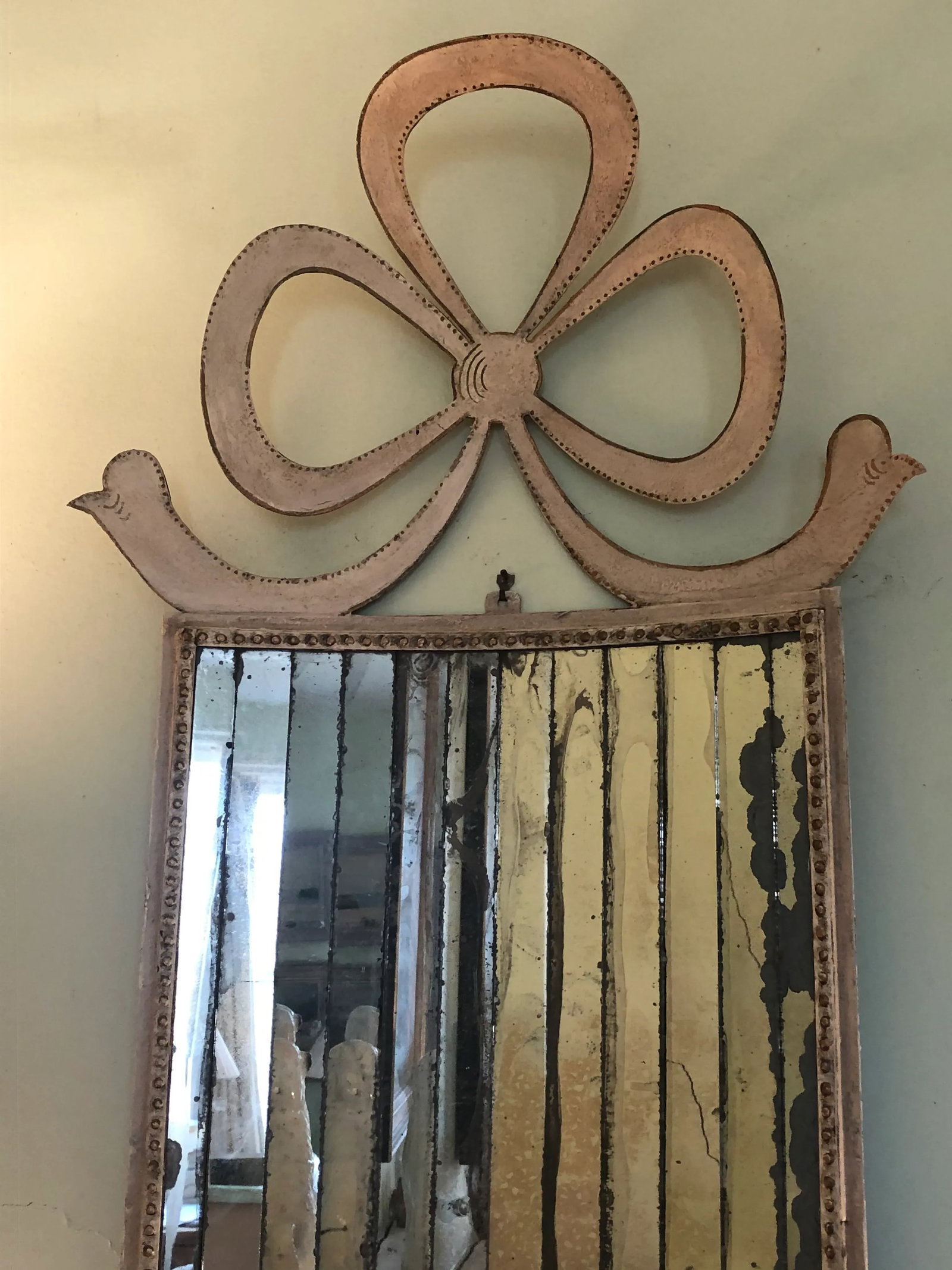 1960s White Painted Tole Decorative Mirror with Candle Sconces - 4
