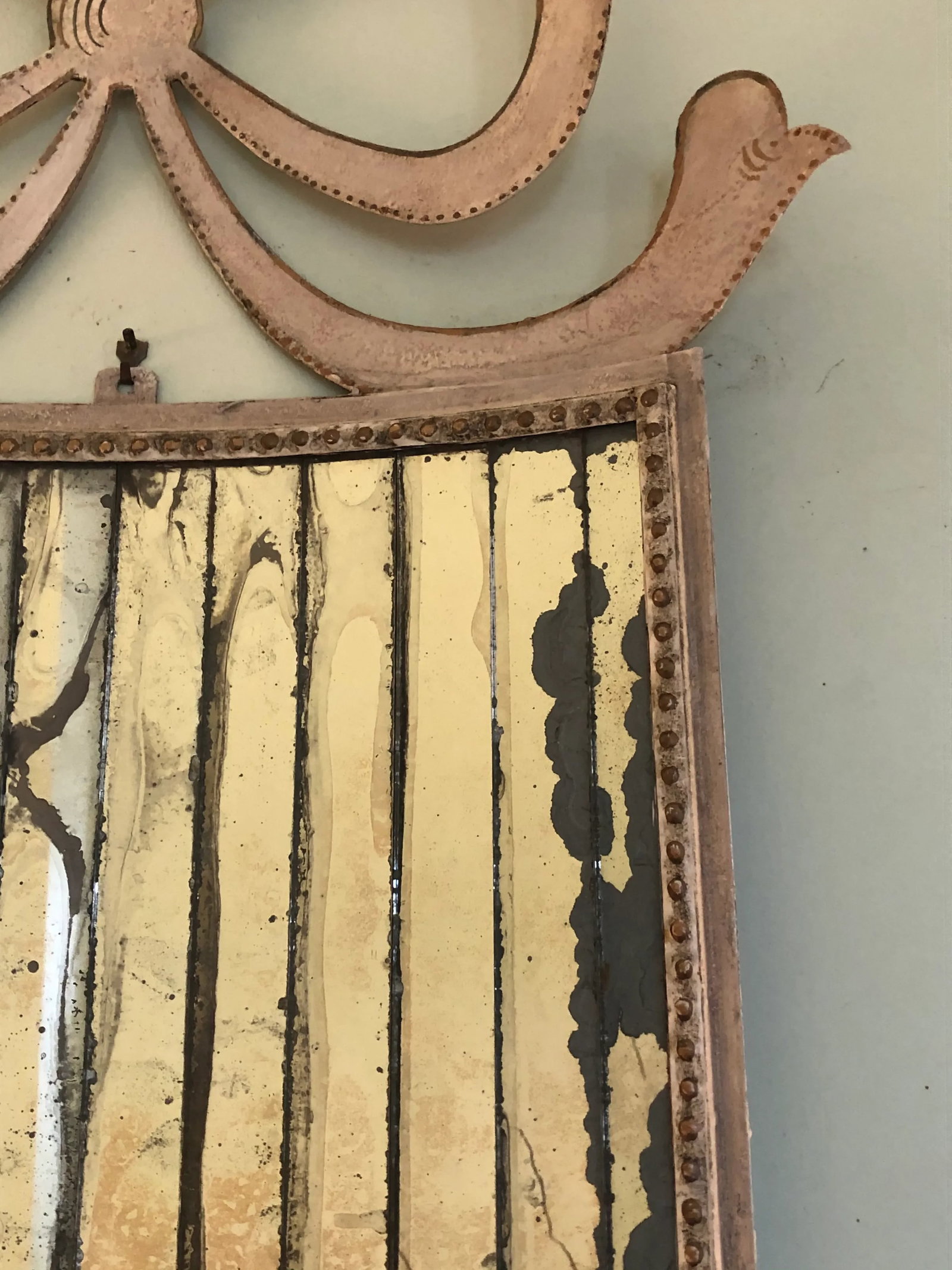 1960s White Painted Tole Decorative Mirror with Candle Sconces - 6