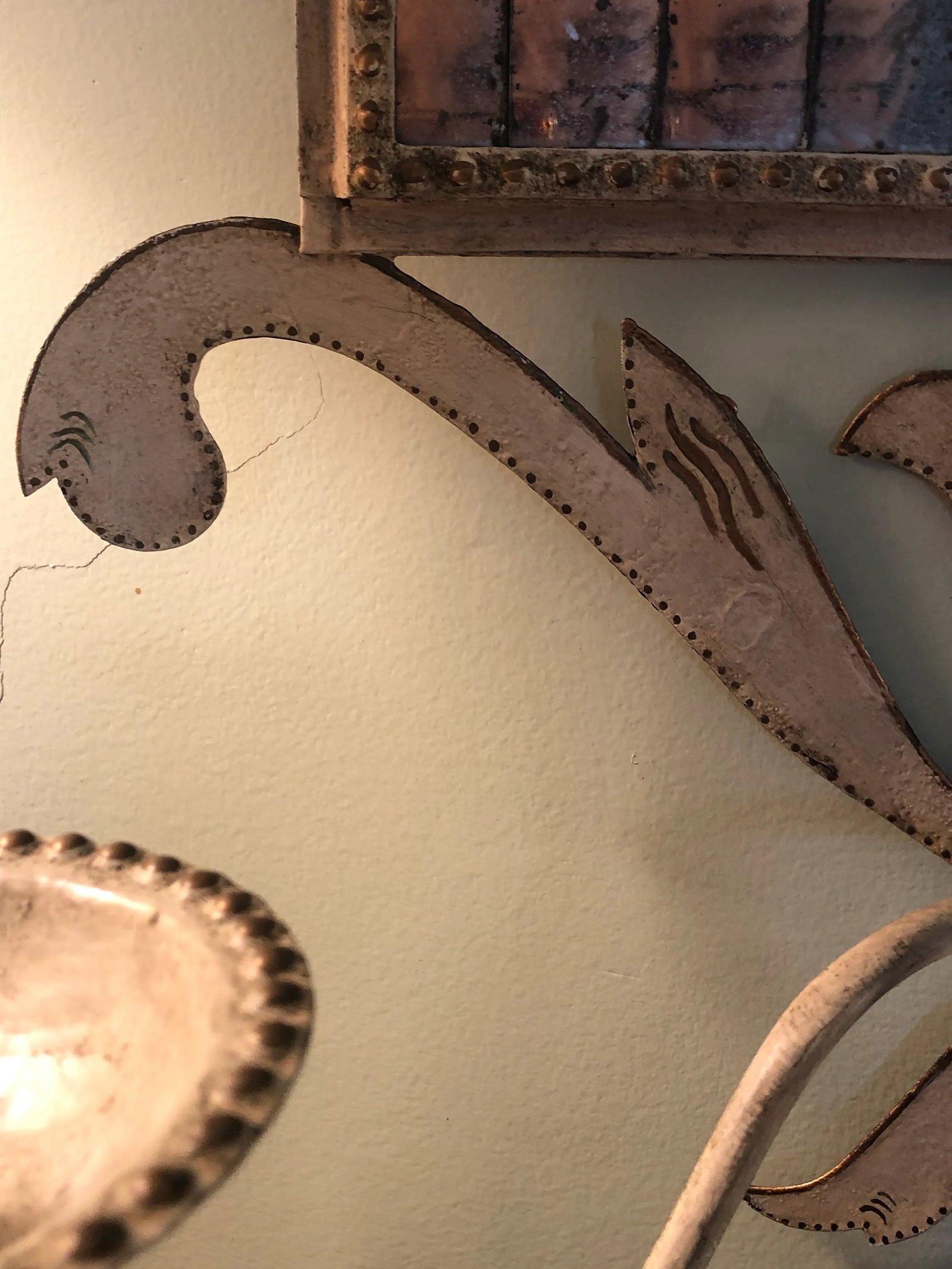 1960s White Painted Tole Decorative Mirror with Candle Sconces - 8