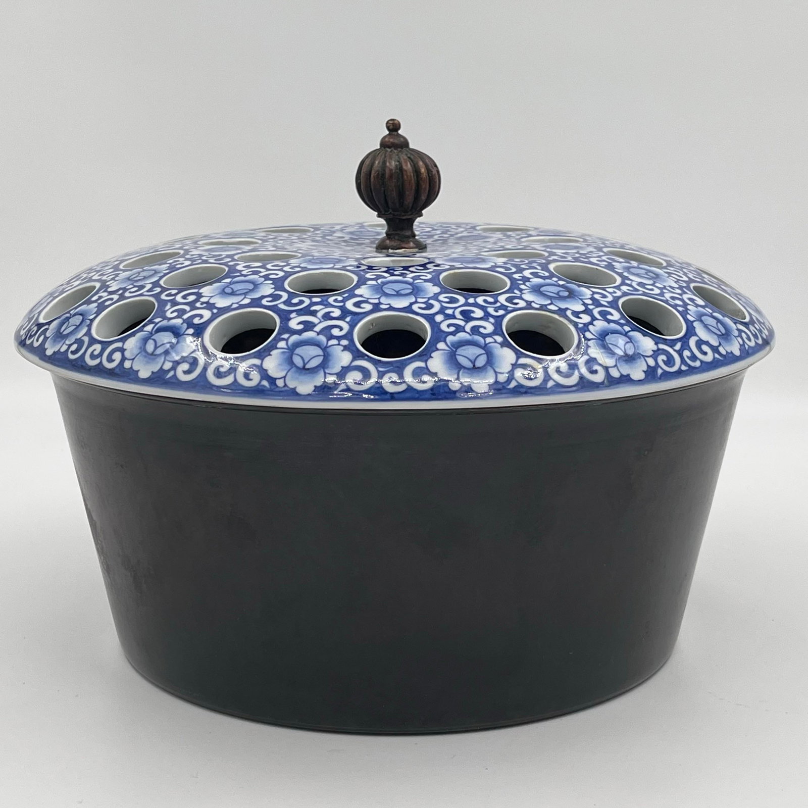 Vintage Theodore Alexander Blue and White Chinoiserie Flower Centerpiece, Tulipiere, Ikebana Vase - 2