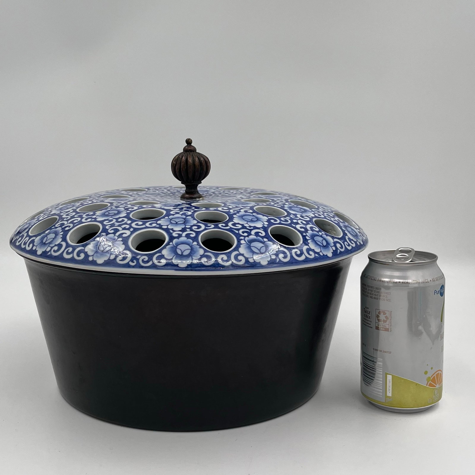 Vintage Theodore Alexander Blue and White Chinoiserie Flower Centerpiece, Tulipiere, Ikebana Vase - 4
