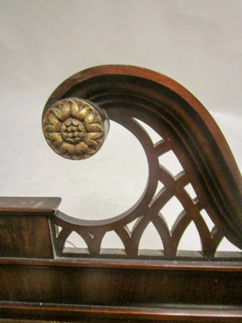 American Mahogany Federal Style Broken Pediment Wall Hanging Mirror - 3