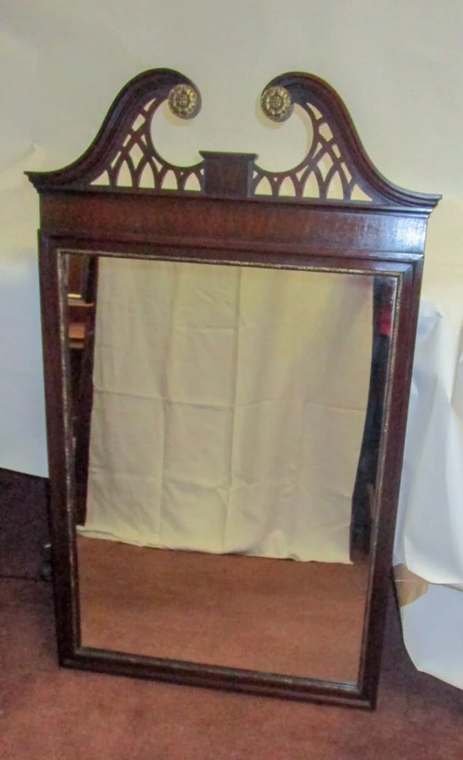 American Mahogany Federal Style Broken Pediment Wall Hanging Mirror - 9