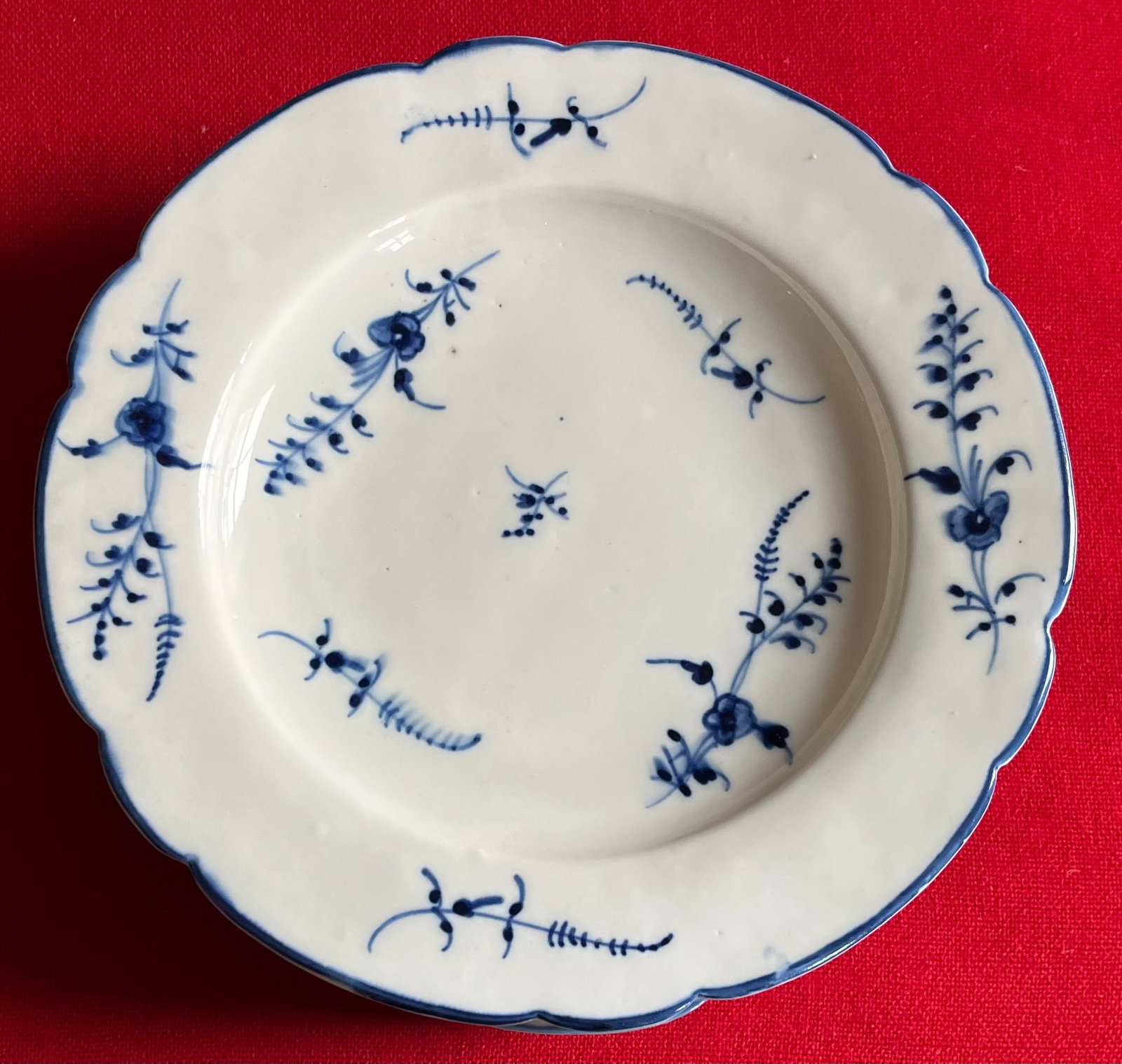 Antique 18th Century French Louis XV Chantilly Porcelain Dinner Plates in Blue and White Sprig, Circ - 3